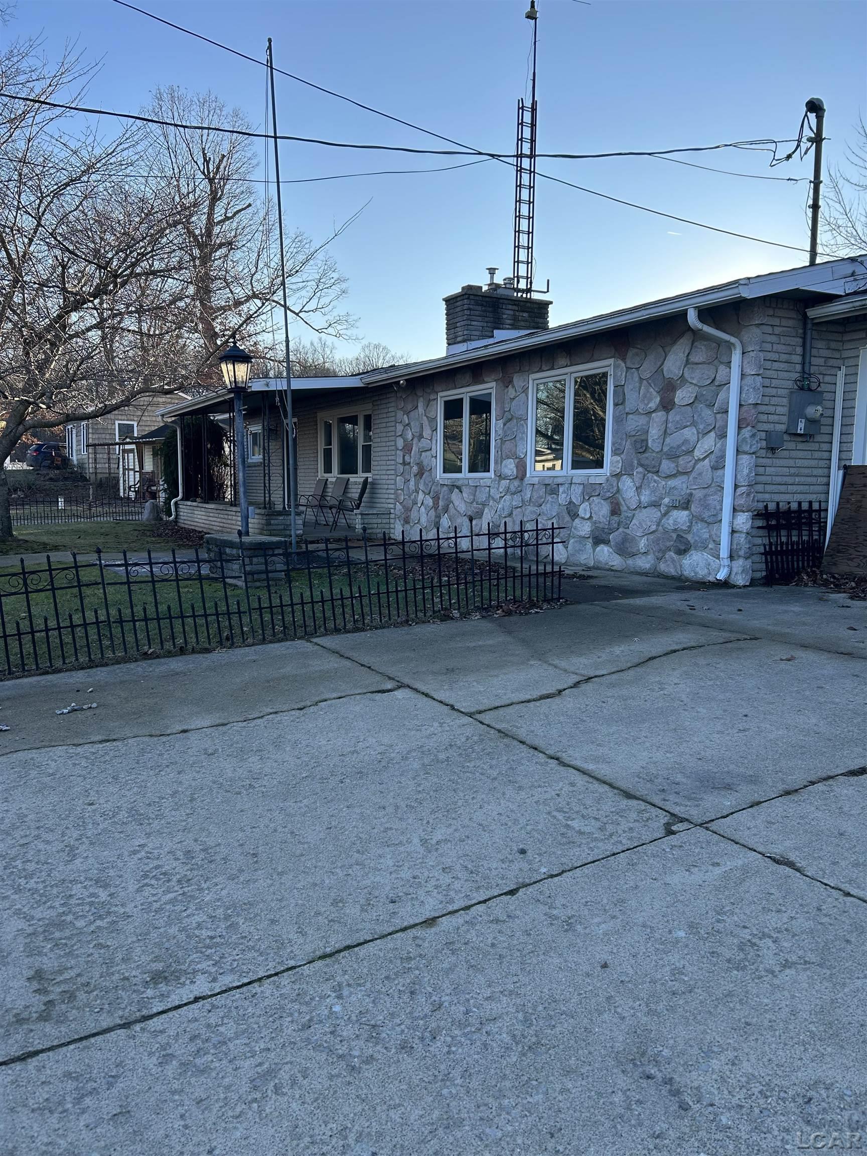 753 Vaniman Island Drive, Brooklyn, MI, 49230