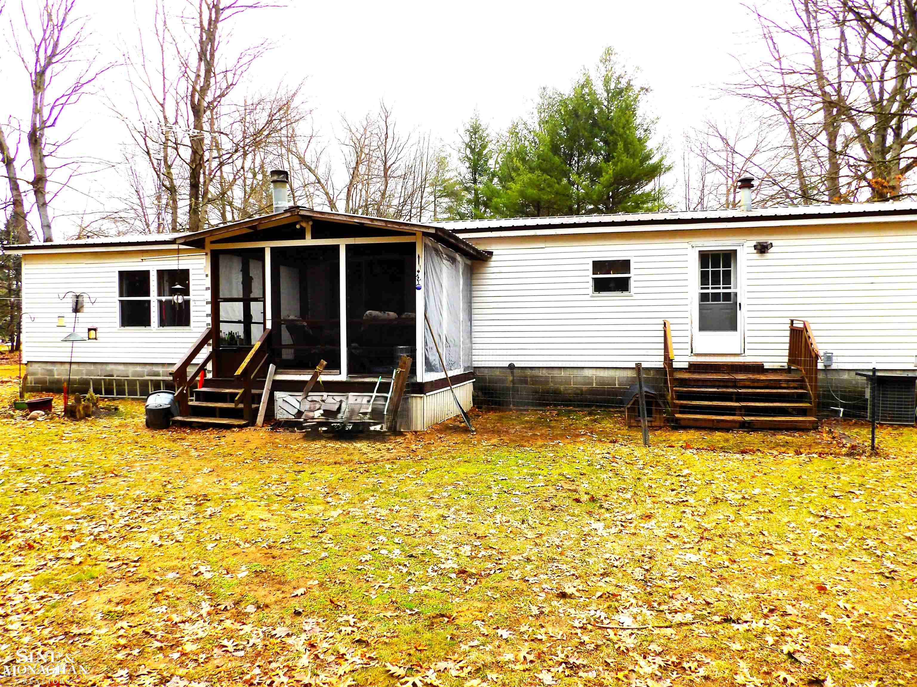 2051 W Parklane Road, White Cloud, MI, 49349