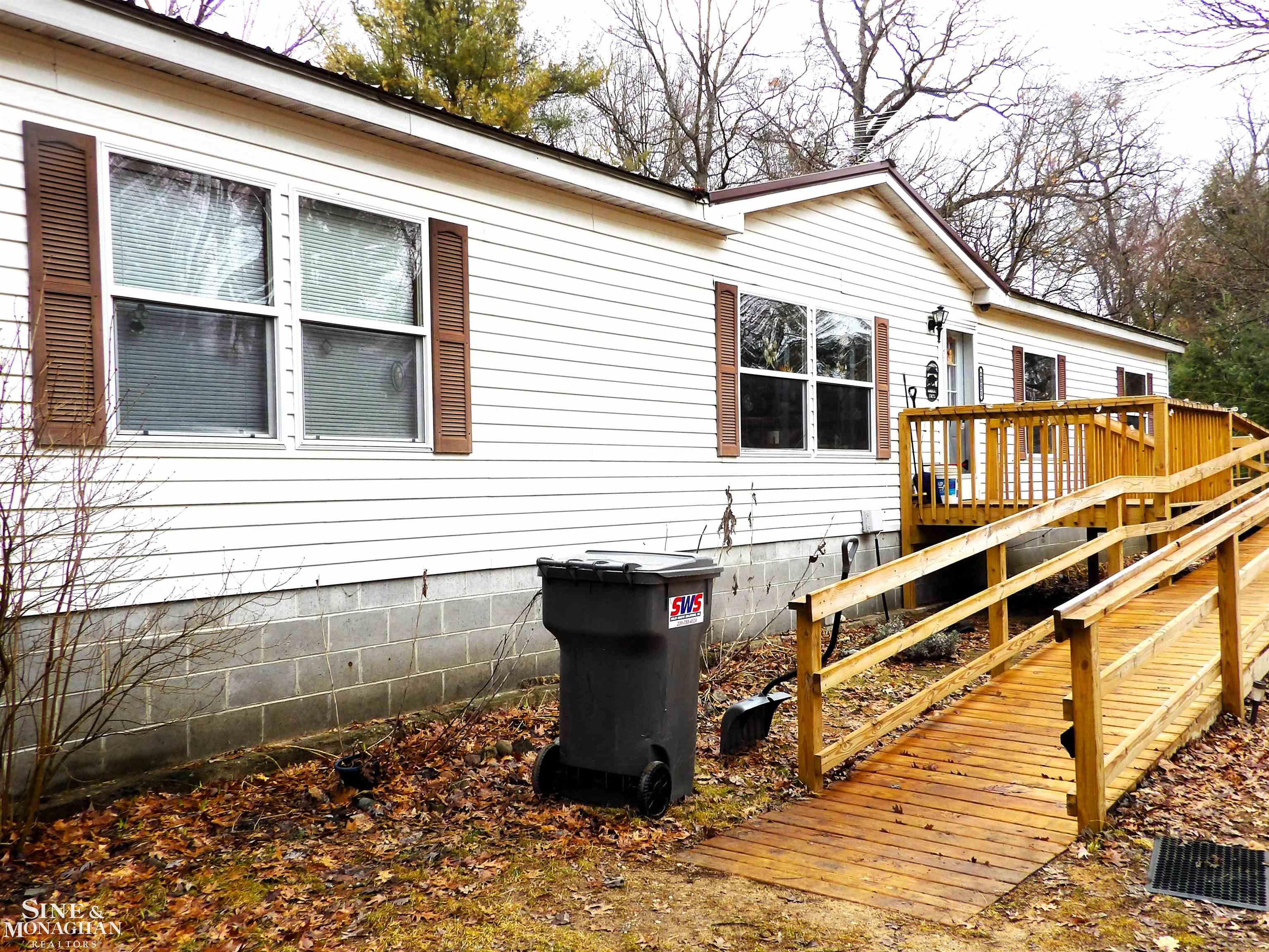 2051 W Parklane Road, White Cloud, MI, 49349