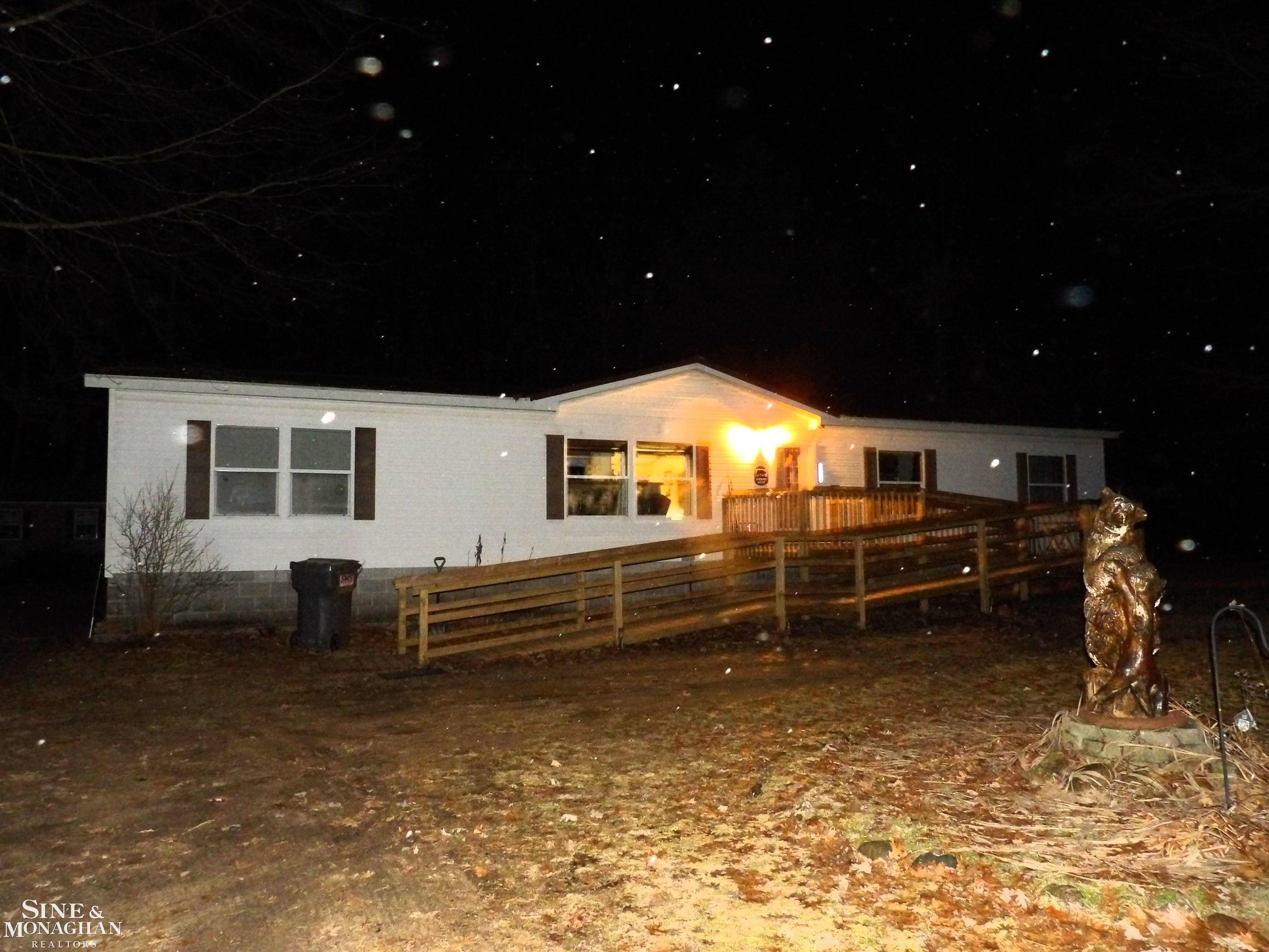 2051 W Parklane Road, White Cloud, MI, 49349