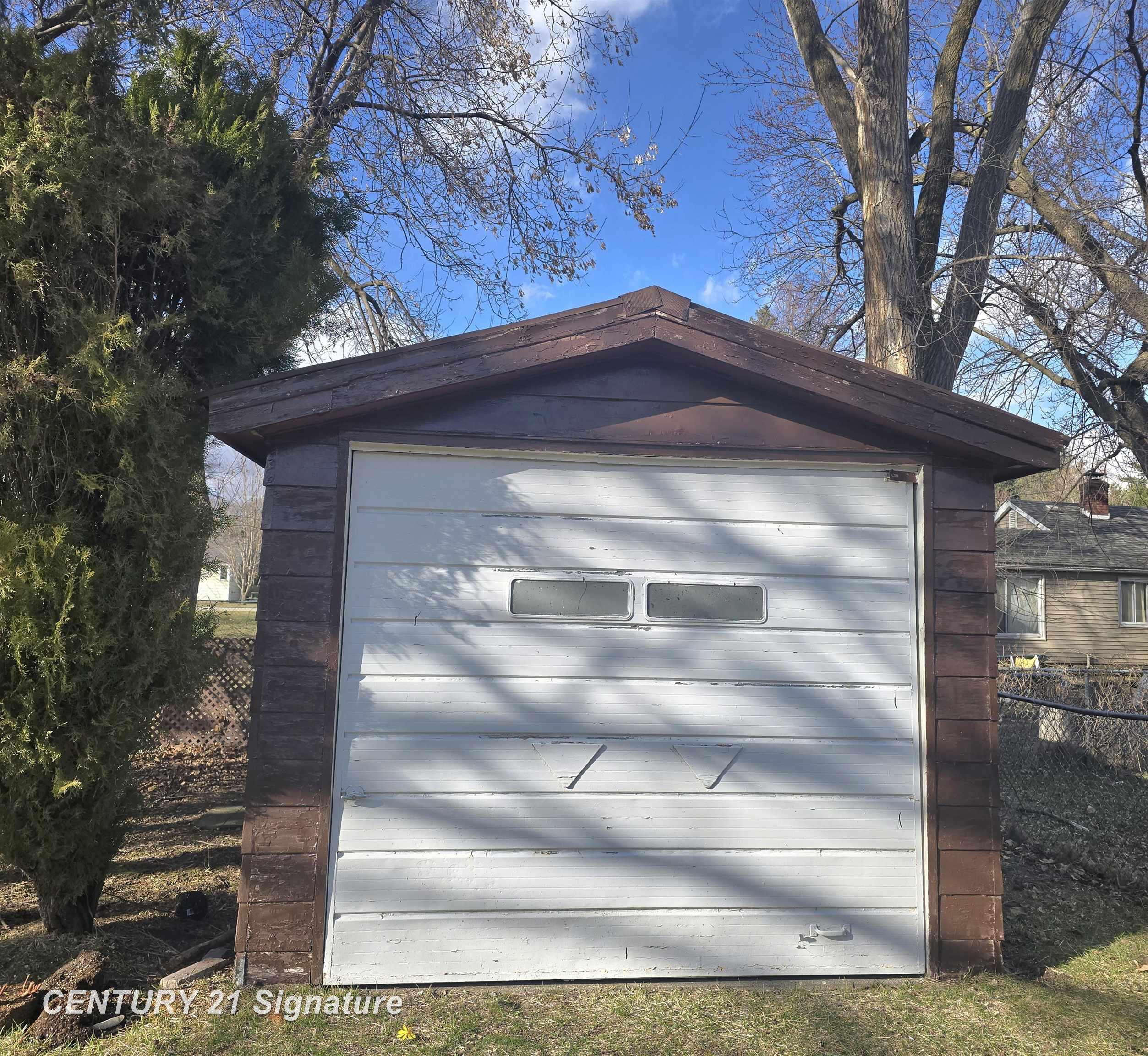 Homes for sale in Clio, MI | 2400 Denise Dr, Clio, MI 48420 | MLS# 50201436