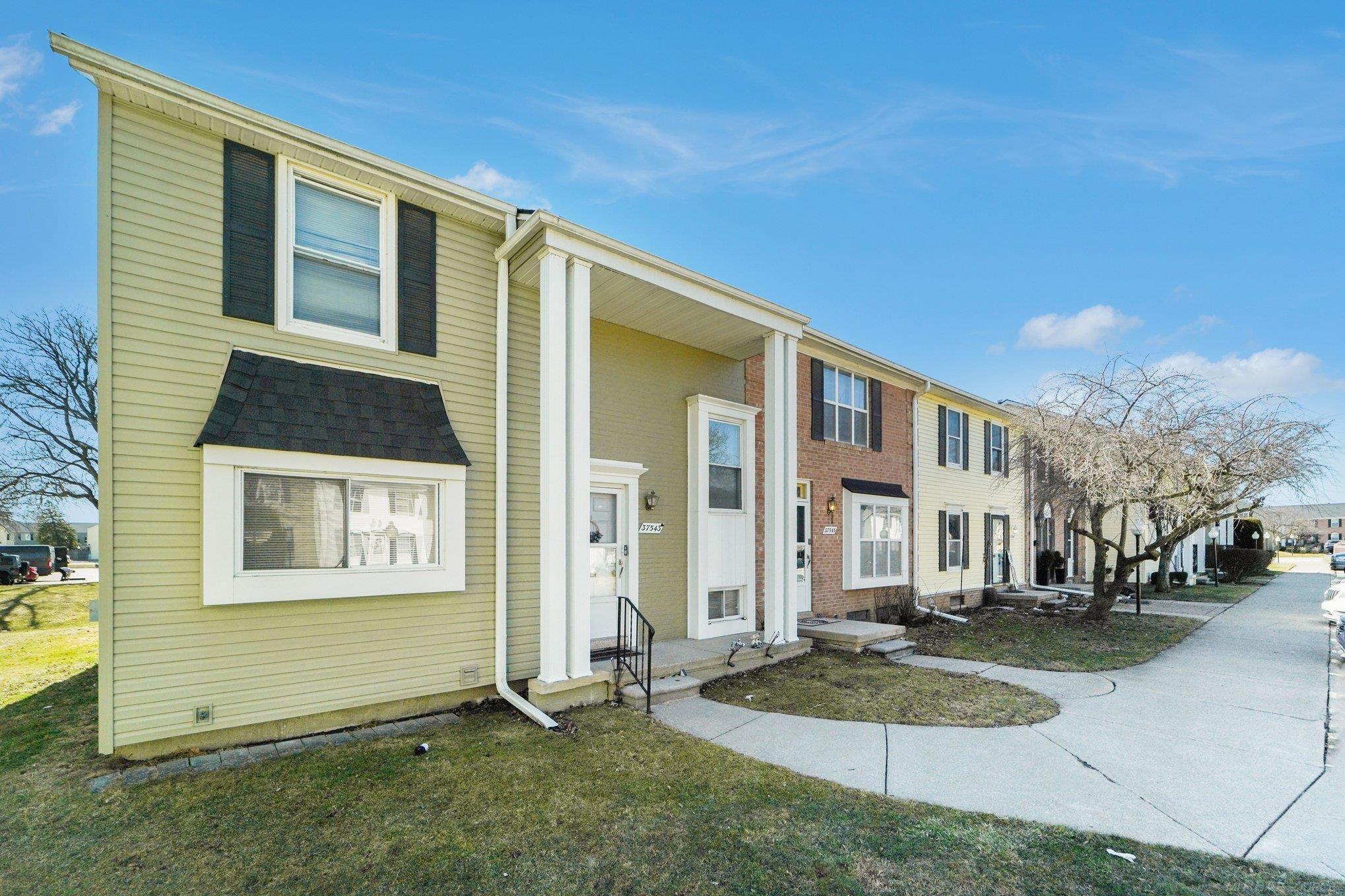 37545 Charter Oaks Boulevard, Clinton Township, MI, 48036