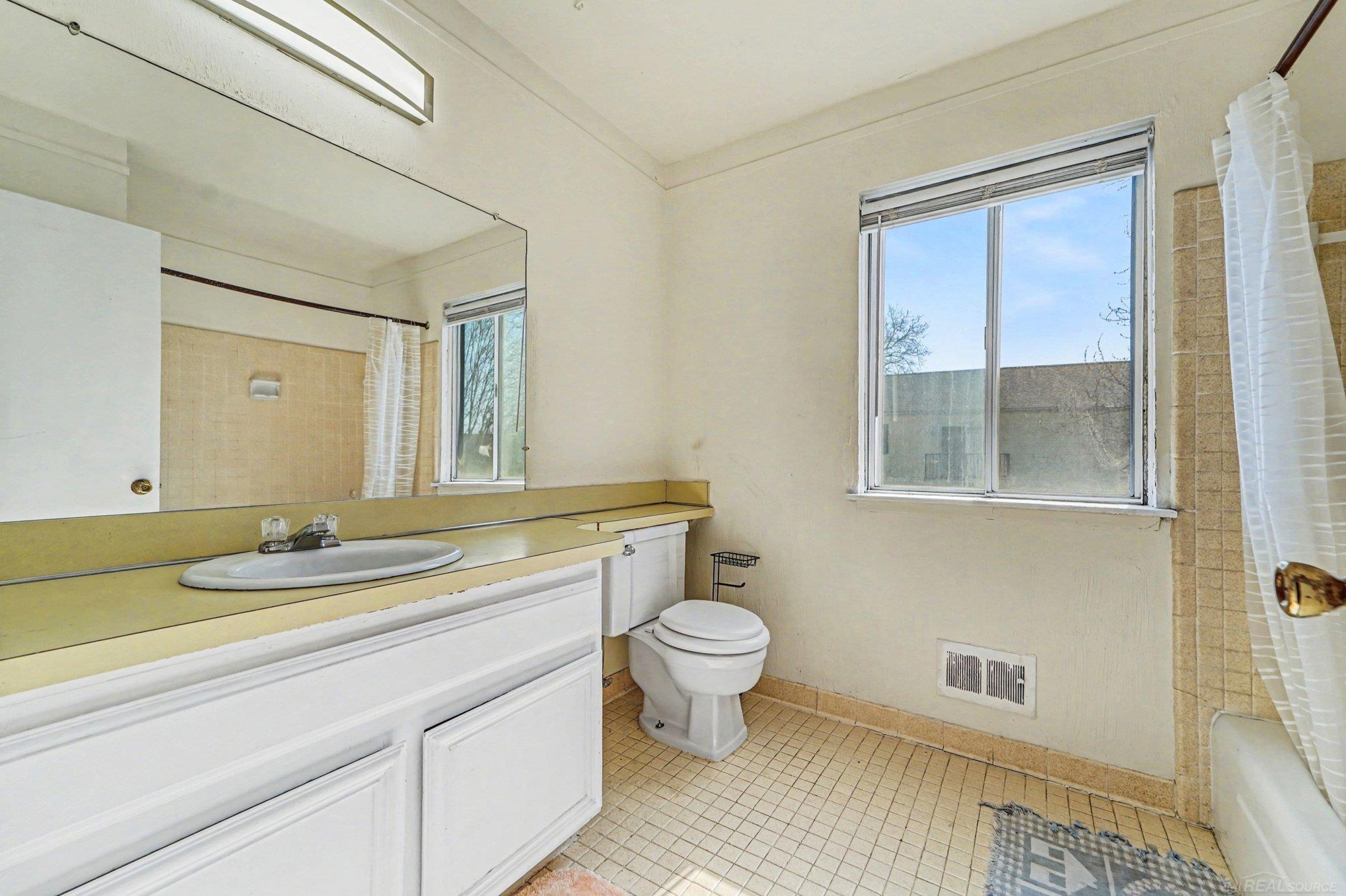 37545 Charter Oaks Boulevard, Clinton Township, MI, 48036