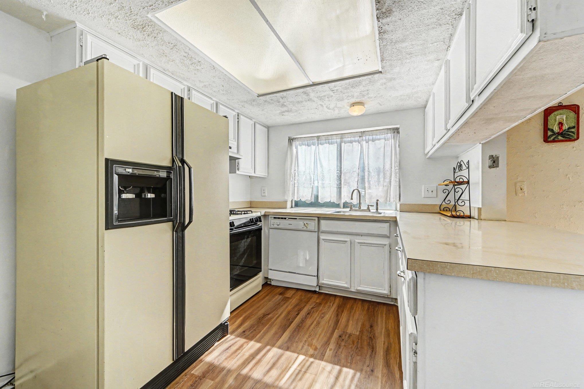 37545 Charter Oaks Boulevard, Clinton Township, MI, 48036