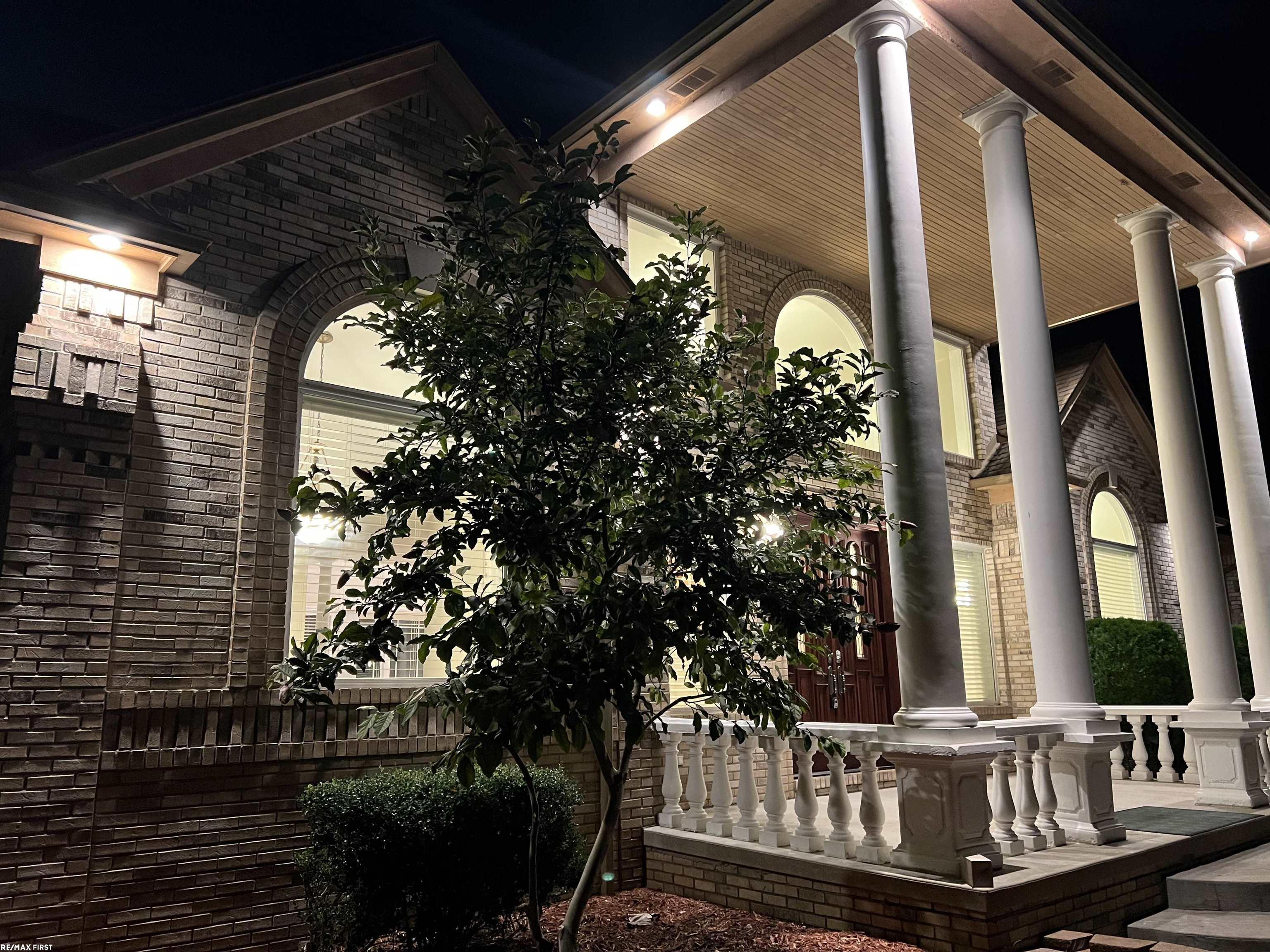 400 E Romeo Road, Oakland, MI, 48363