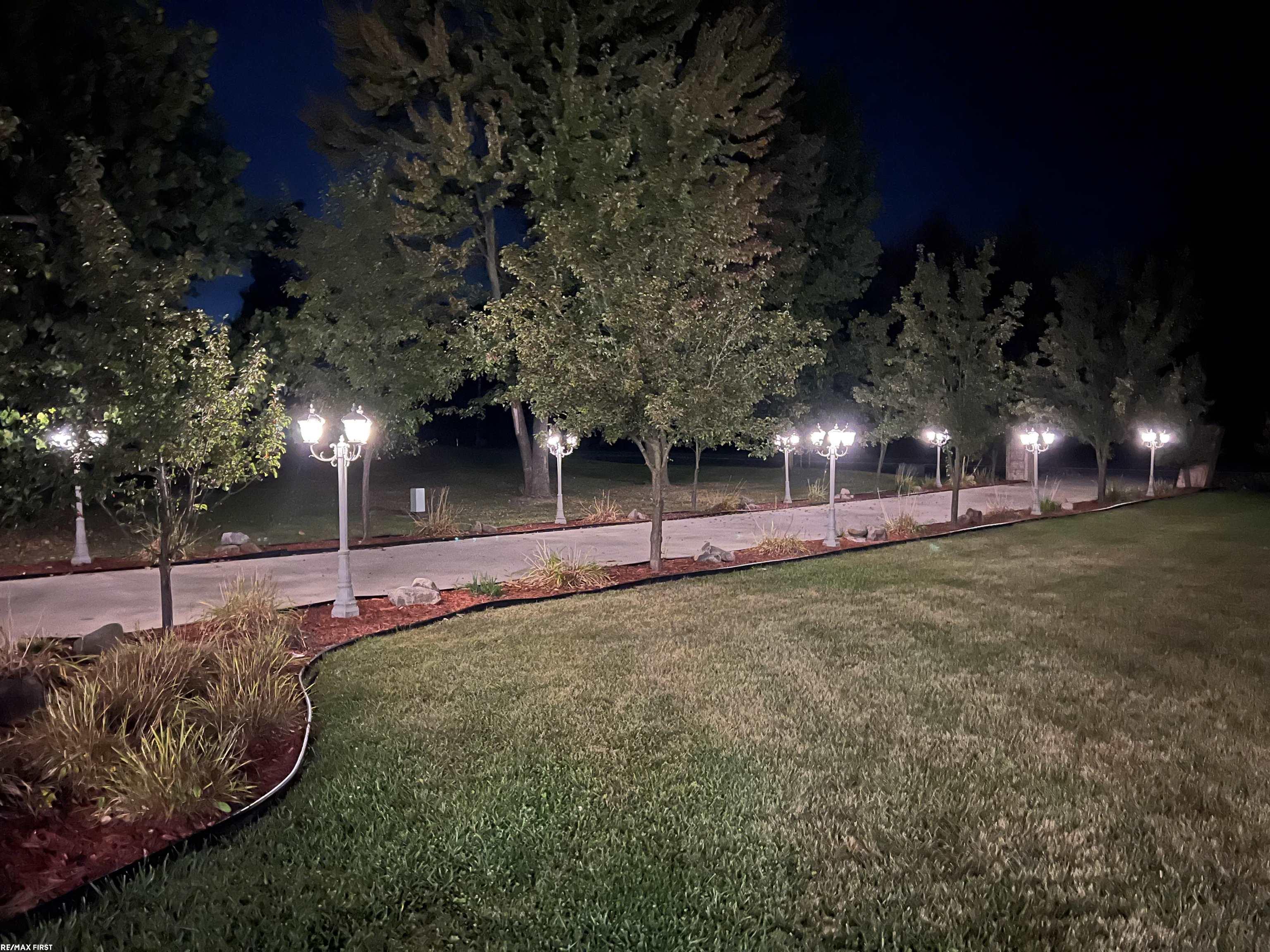 400 E Romeo Road, Oakland, MI, 48363