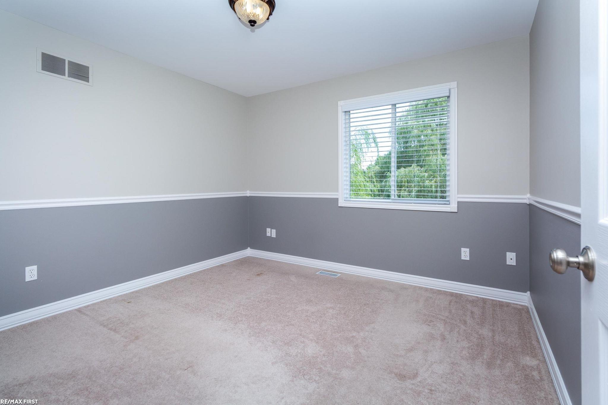 400 E Romeo Road, Oakland, MI, 48363