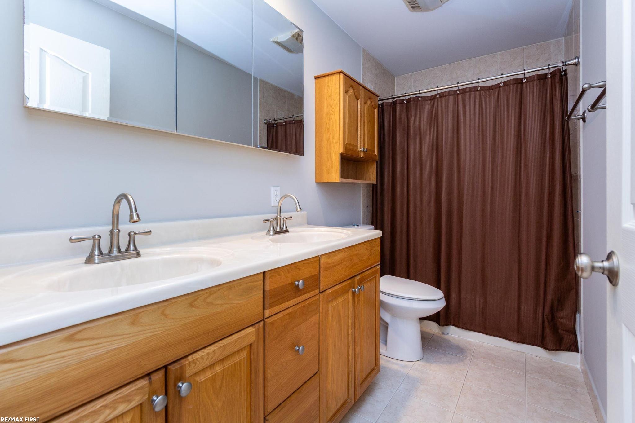 400 E Romeo Road, Oakland, MI, 48363