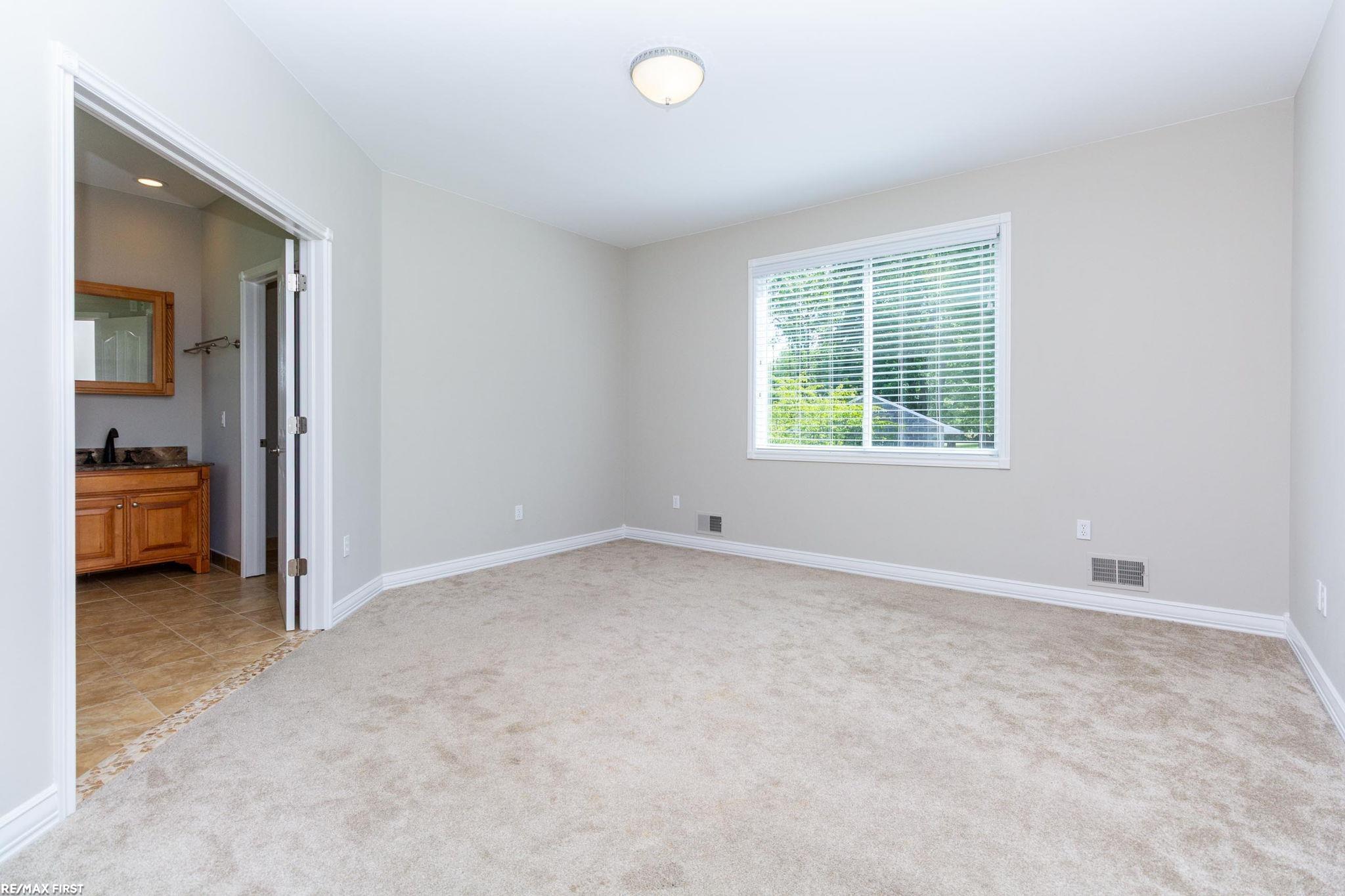 400 E Romeo Road, Oakland, MI, 48363