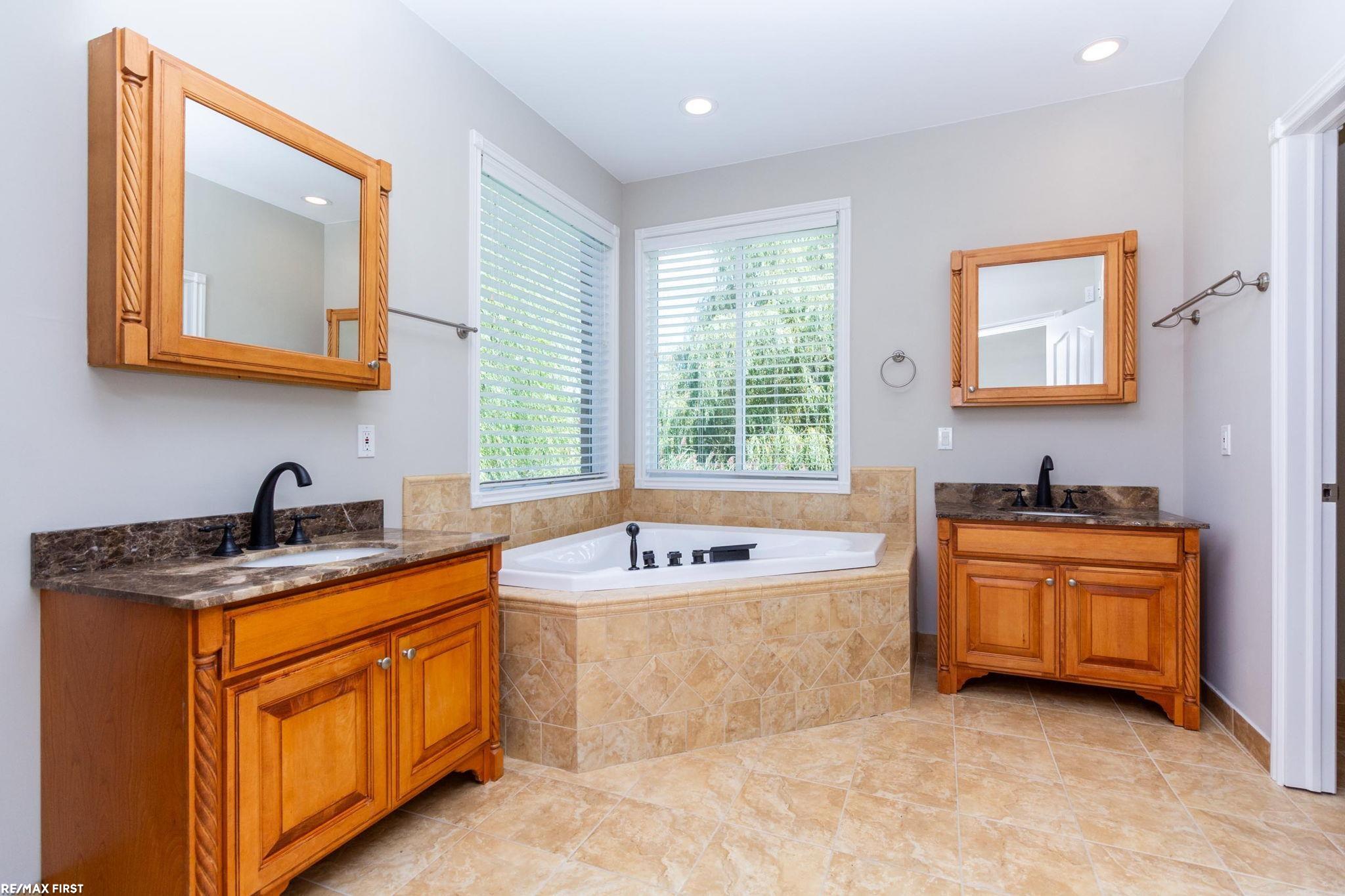 400 E Romeo Road, Oakland, MI, 48363