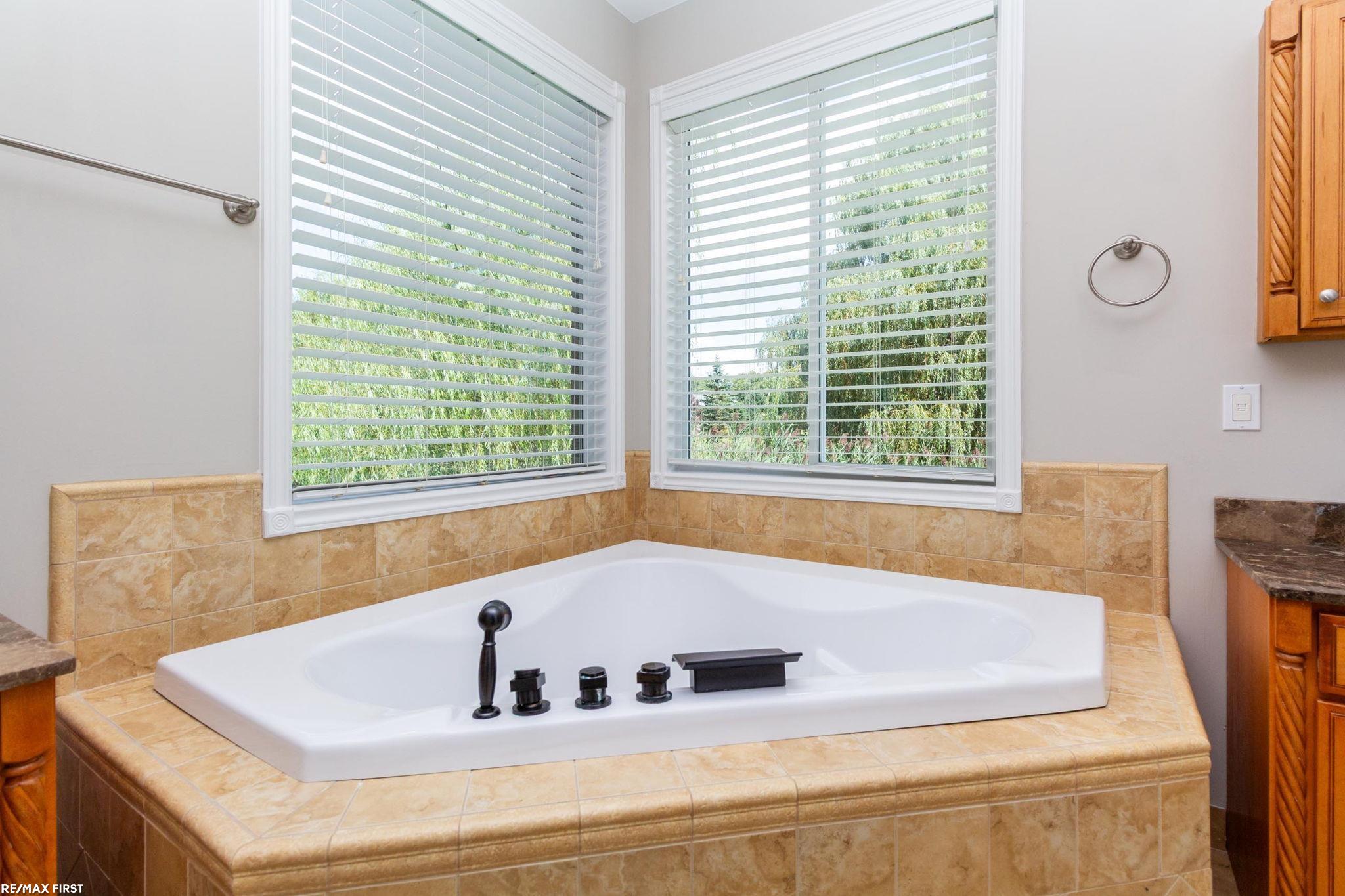 400 E Romeo Road, Oakland, MI, 48363