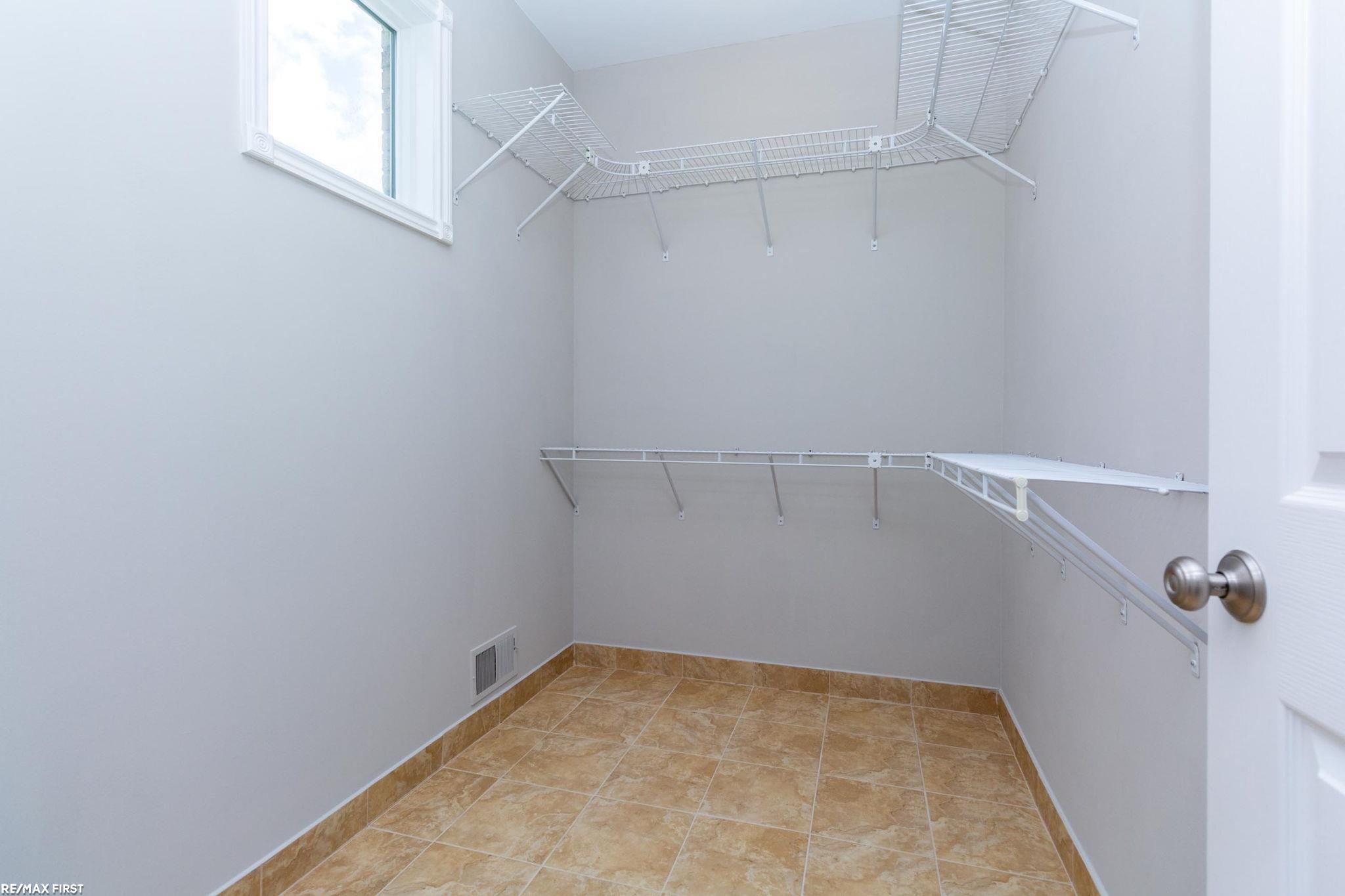 400 E Romeo Road, Oakland, MI, 48363