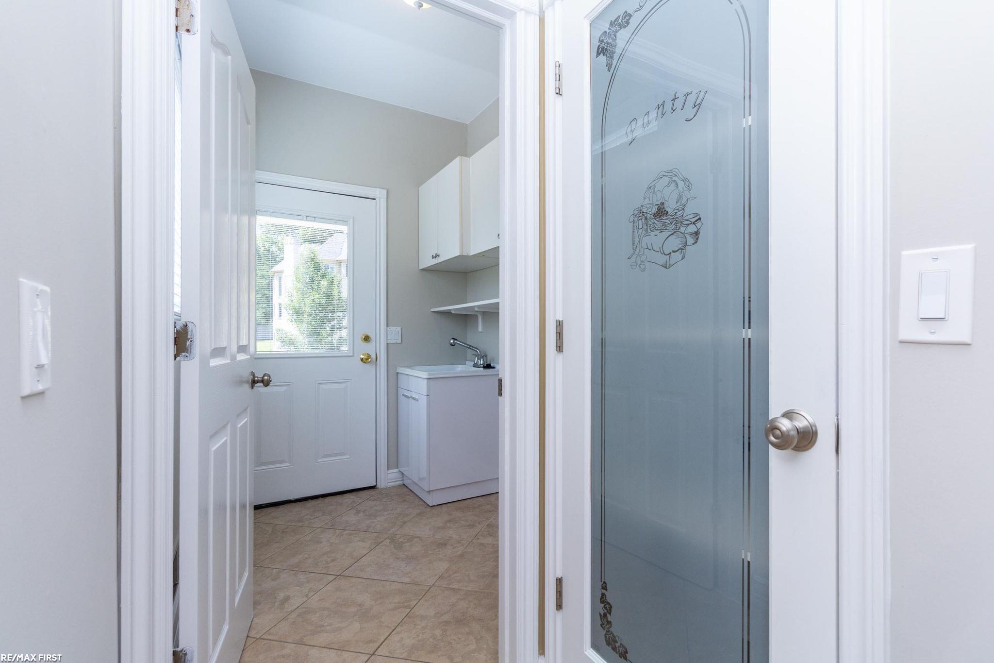 400 E Romeo Road, Oakland, MI, 48363