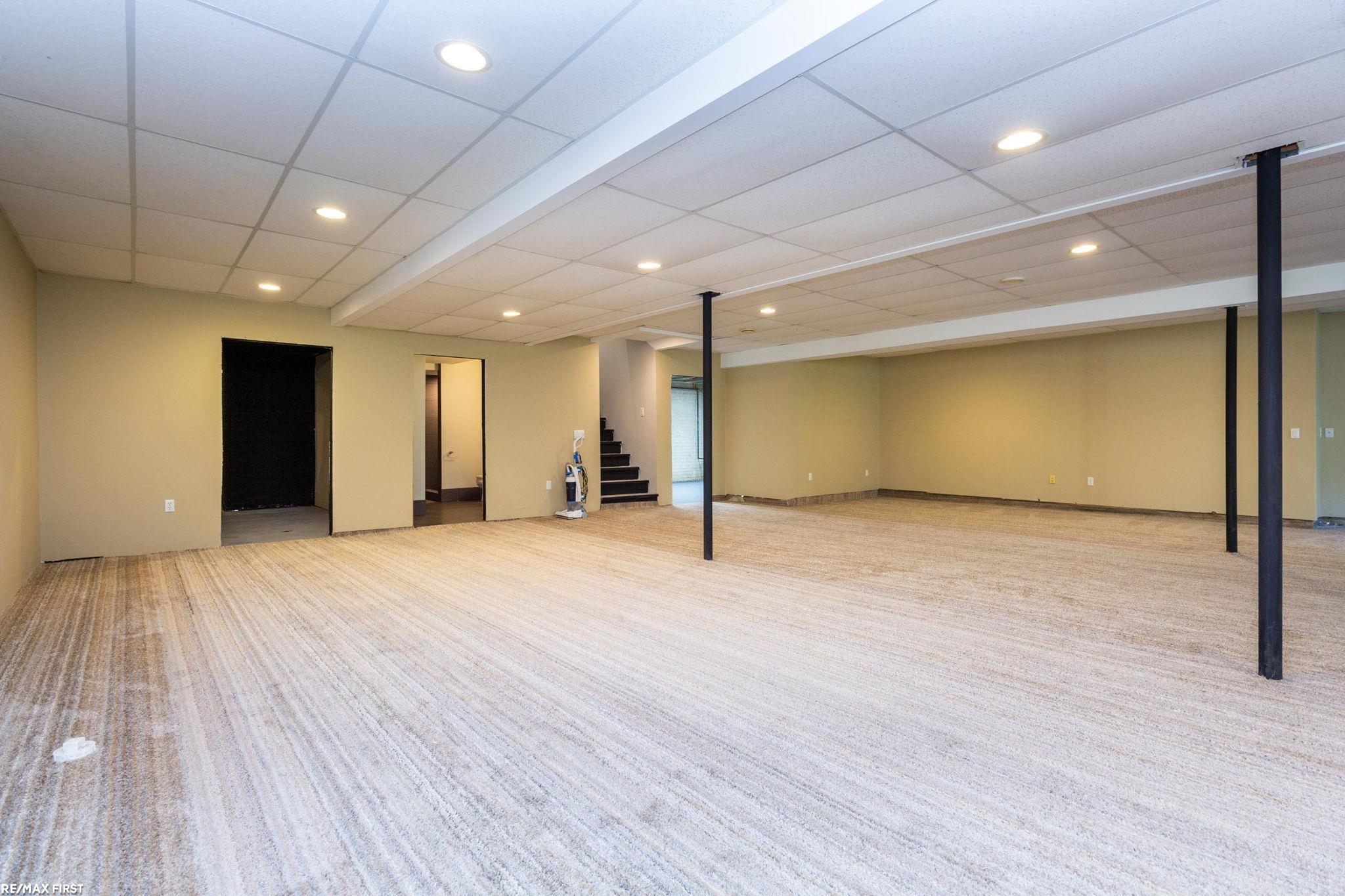 400 E Romeo Road, Oakland, MI, 48363