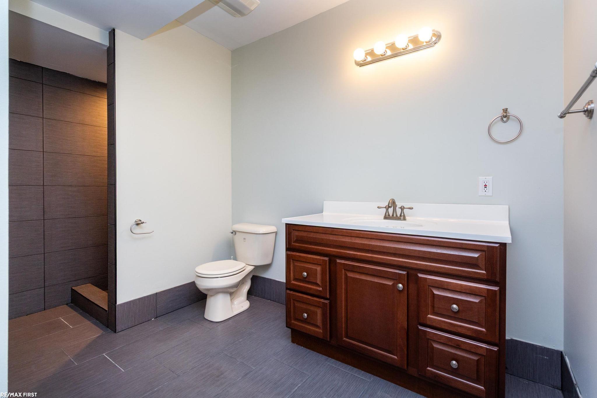 400 E Romeo Road, Oakland, MI, 48363