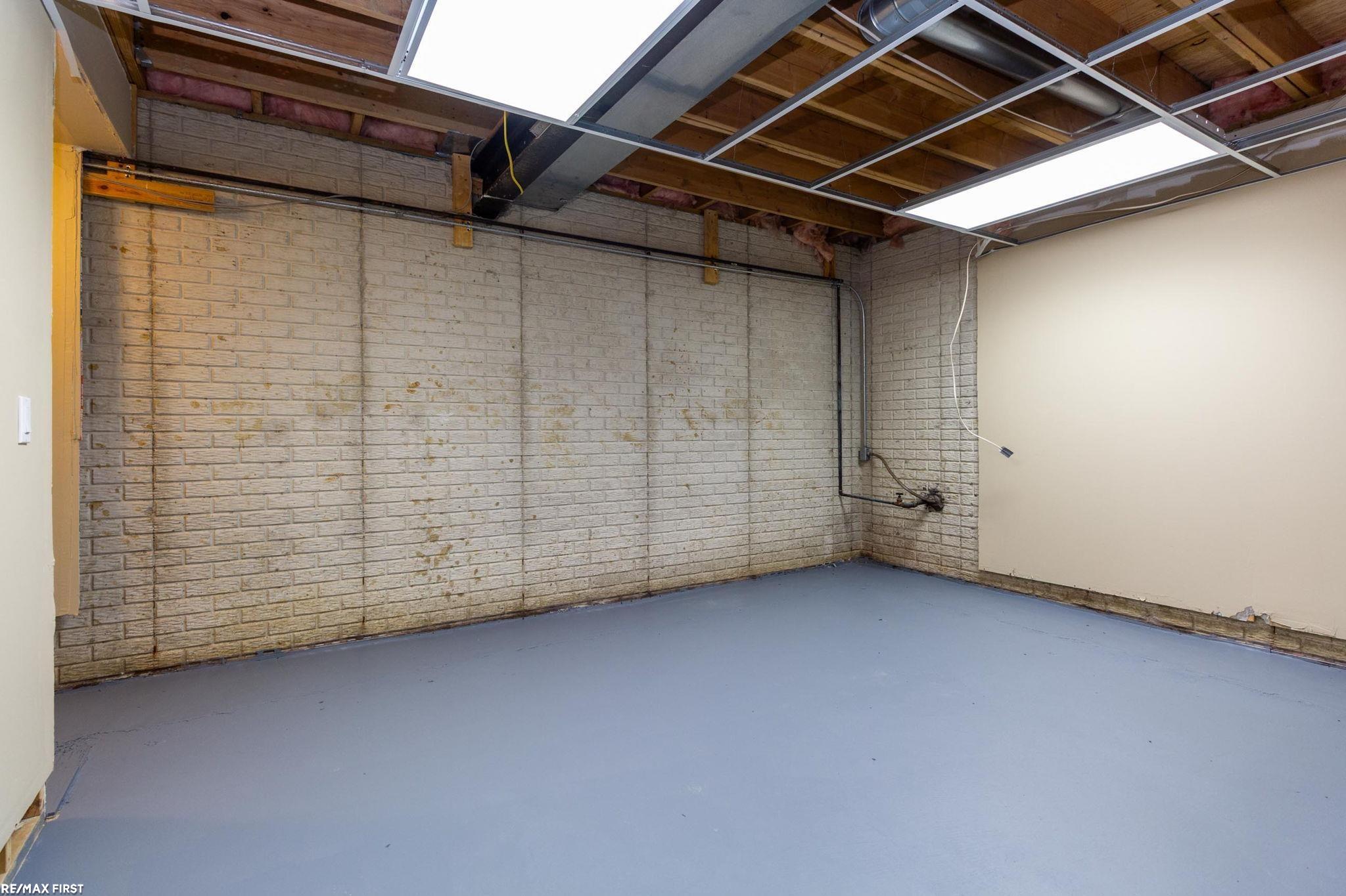 400 E Romeo Road, Oakland, MI, 48363