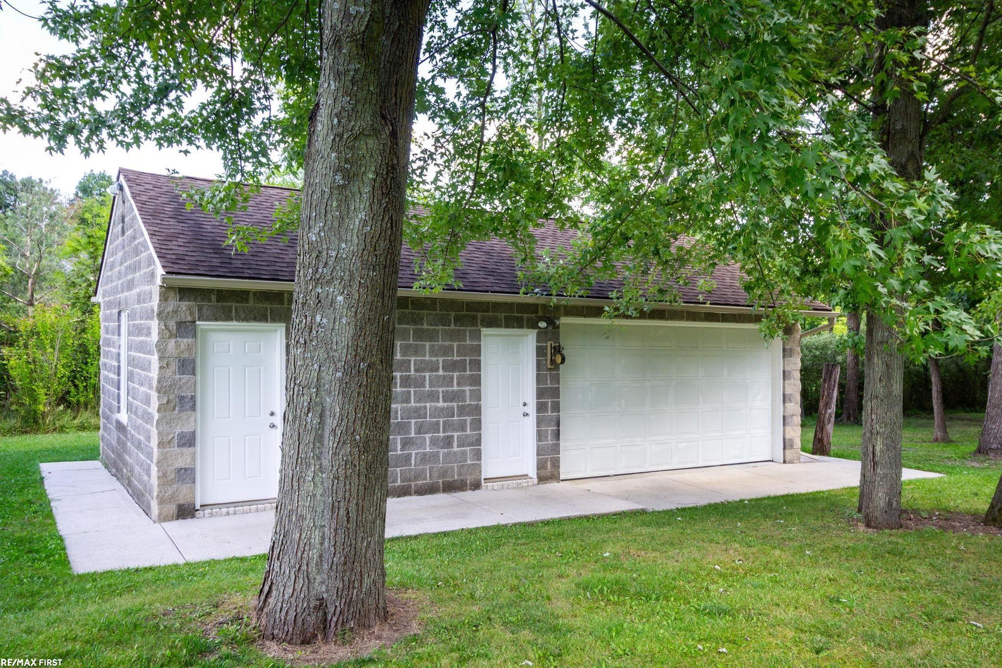 400 E Romeo Road, Oakland, MI, 48363