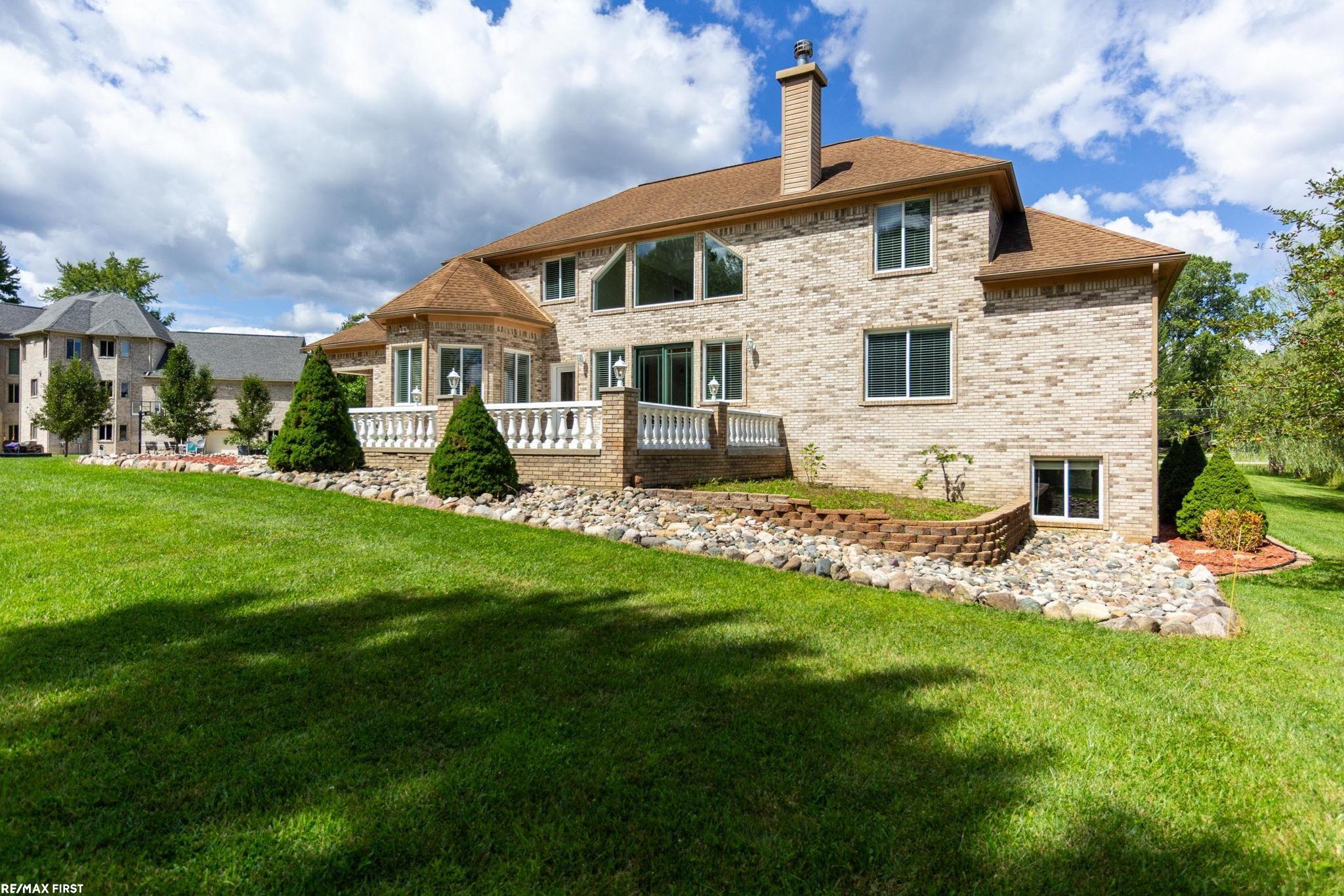 400 E Romeo Road, Oakland, MI, 48363