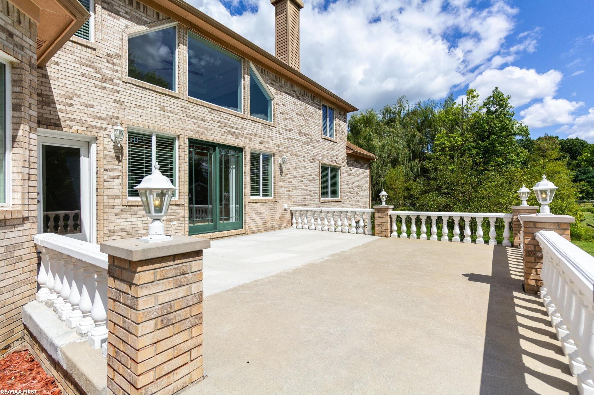 400 E Romeo Road, Oakland, MI, 48363