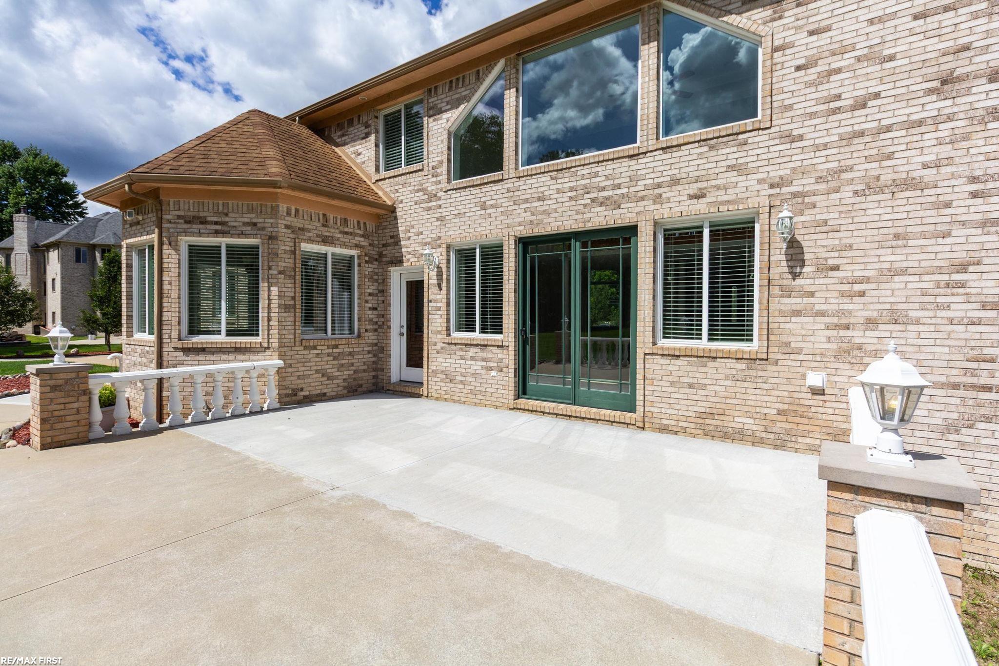 400 E Romeo Road, Oakland, MI, 48363