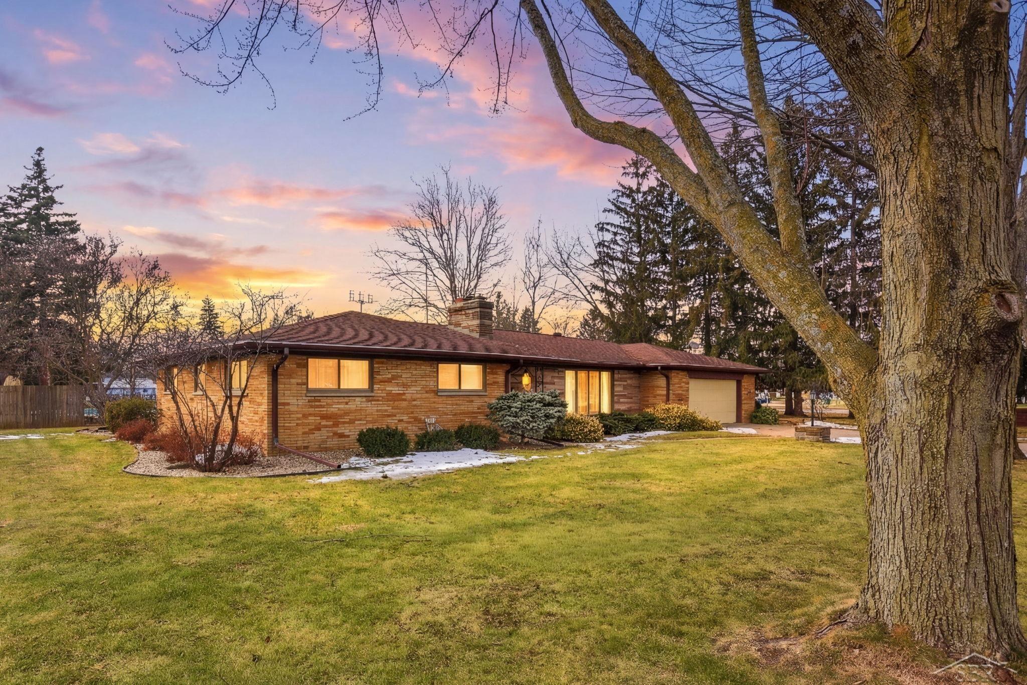 4975 Henry Drive, Saginaw, MI, 48638