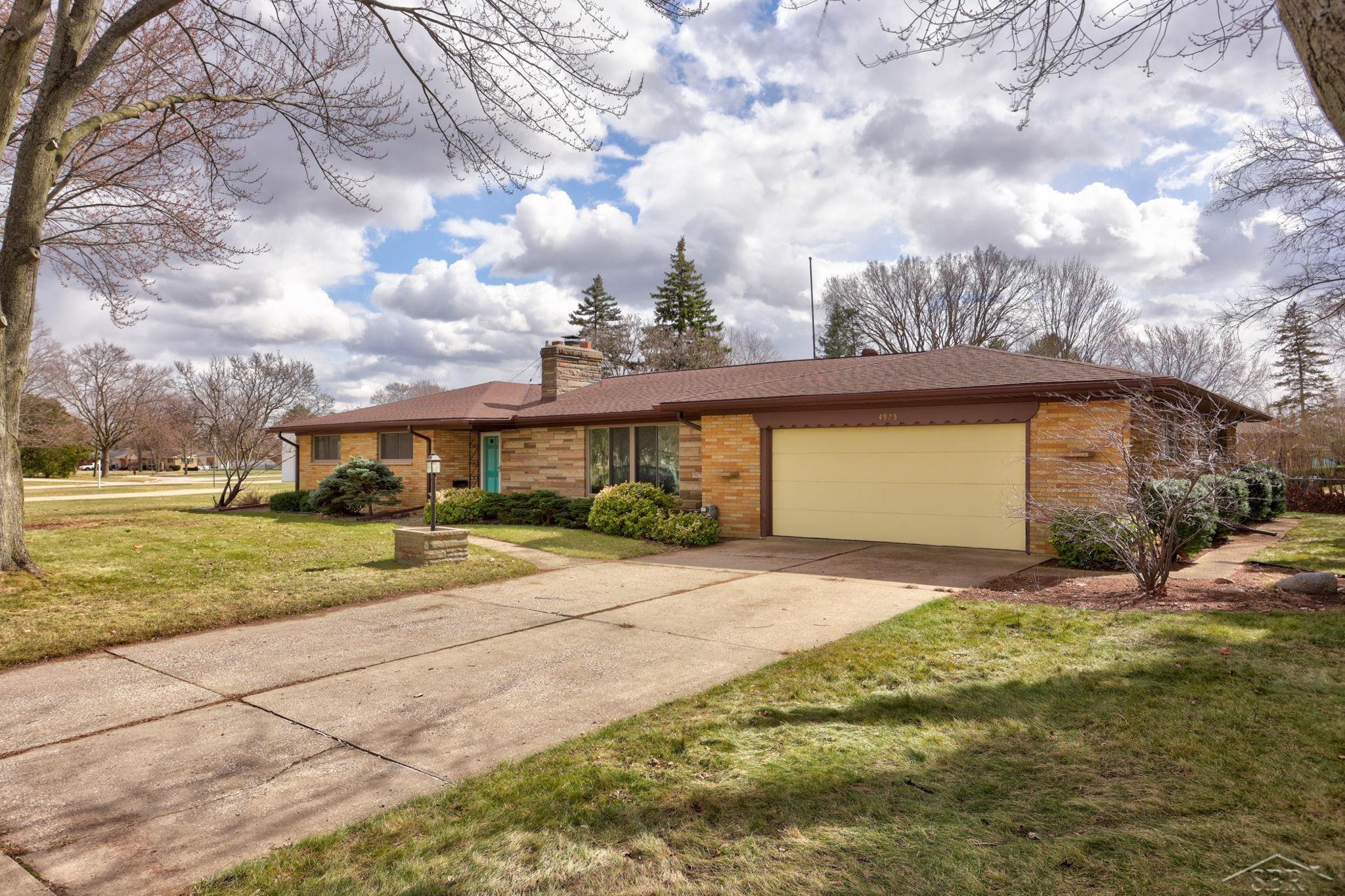 4975 Henry Drive, Saginaw, MI, 48638