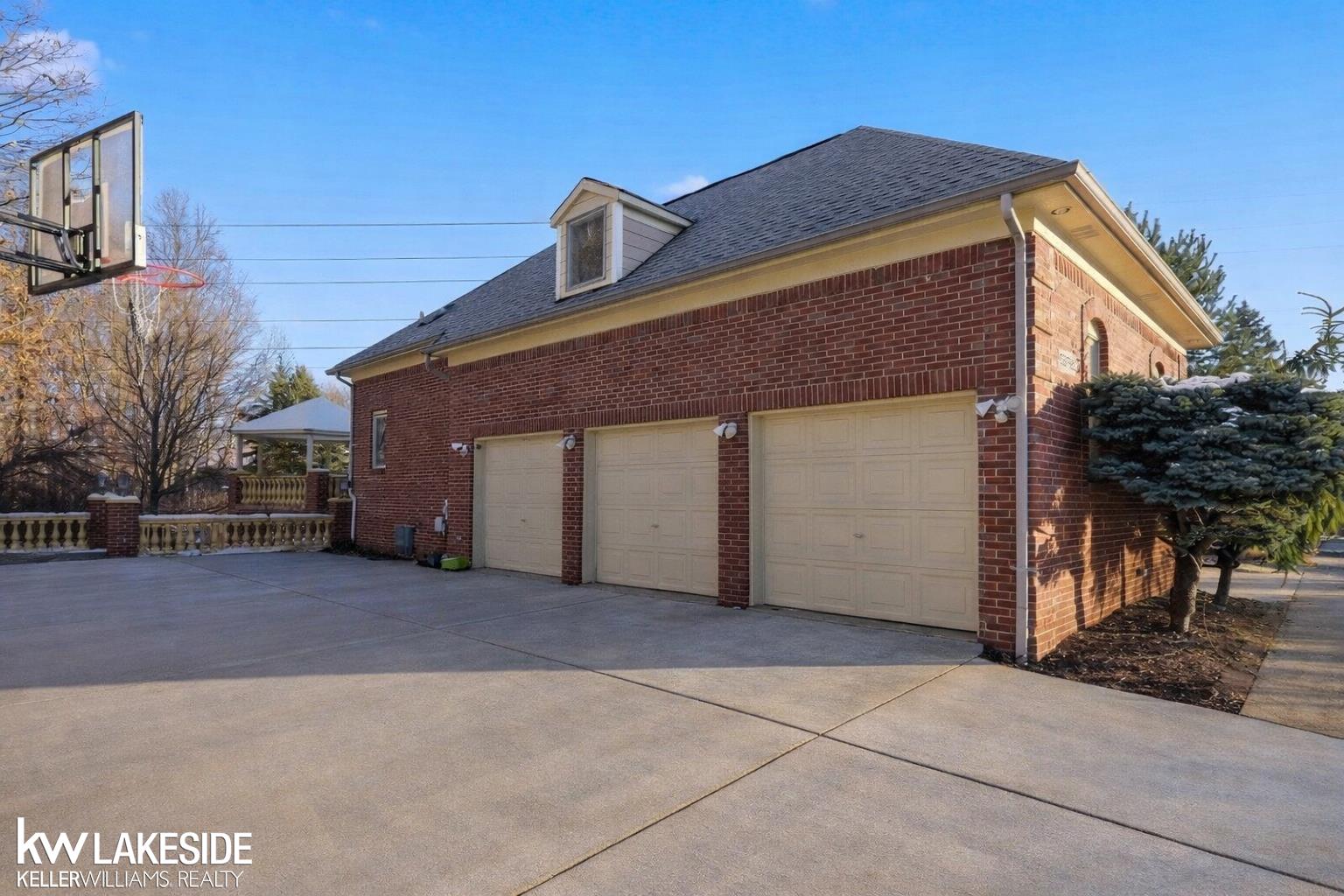 53792 Dominique Court, Shelby Twp, MI, 48315