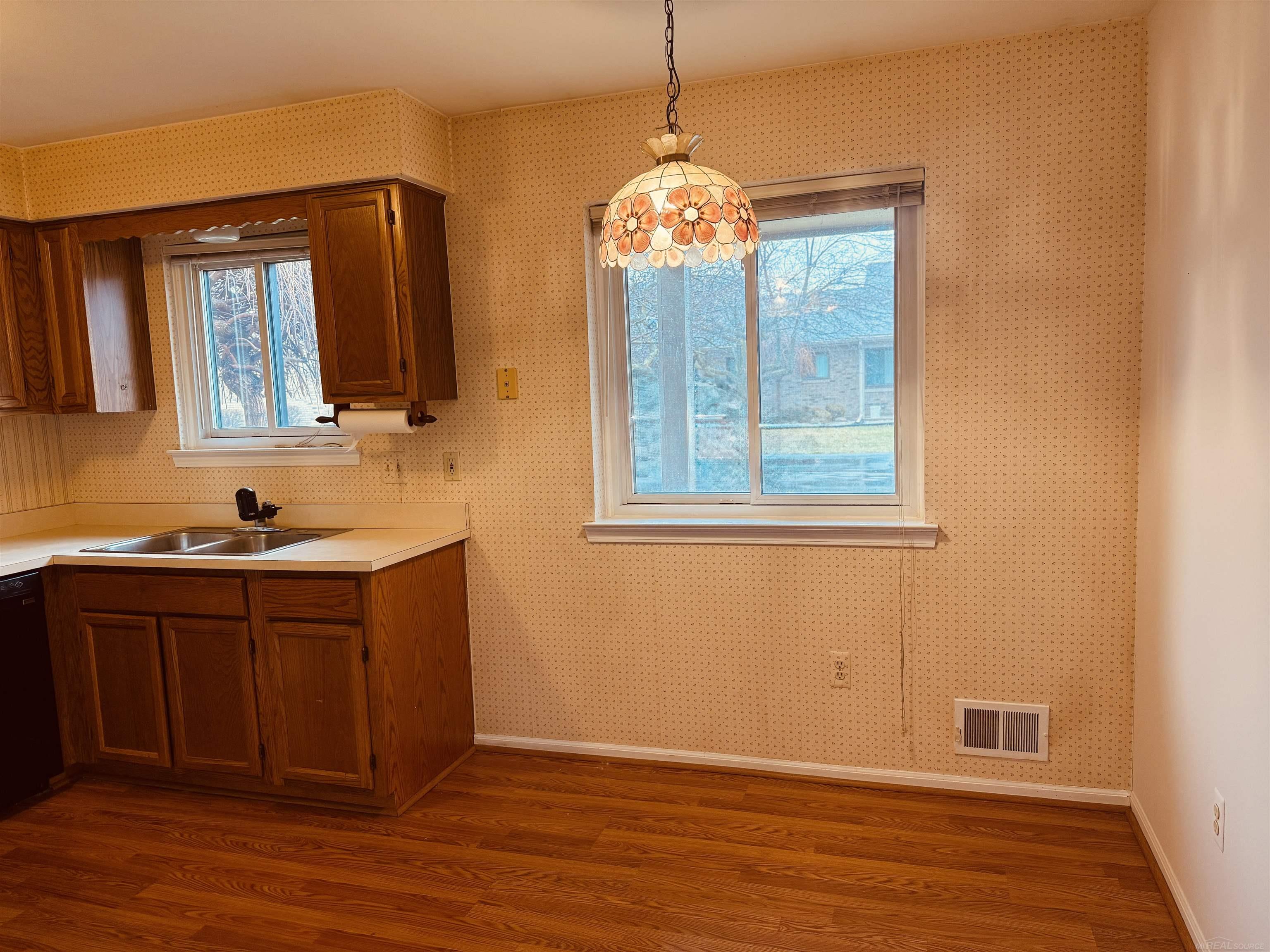 32806 Harmon Court, Roseville, MI, 48066