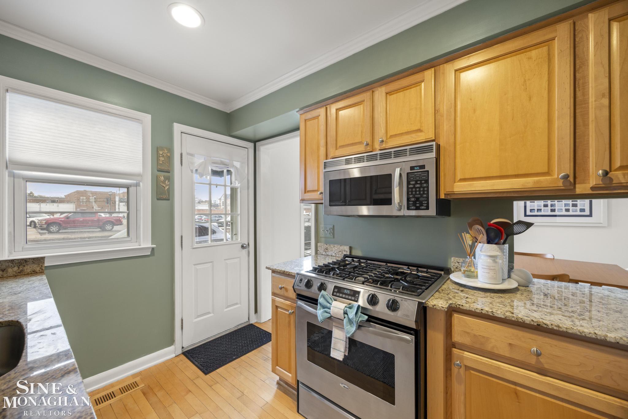 693 1/2 Saint Clair Street, Grosse Pointe, MI, 48230