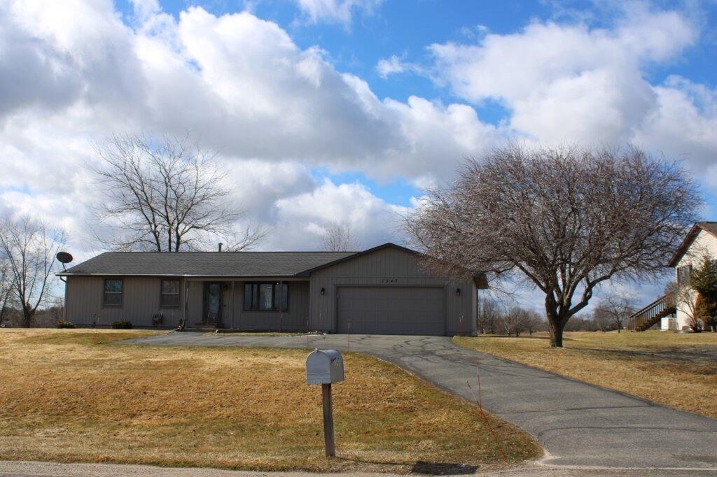 <p><i>Your Next Home Is Calling</i></p>