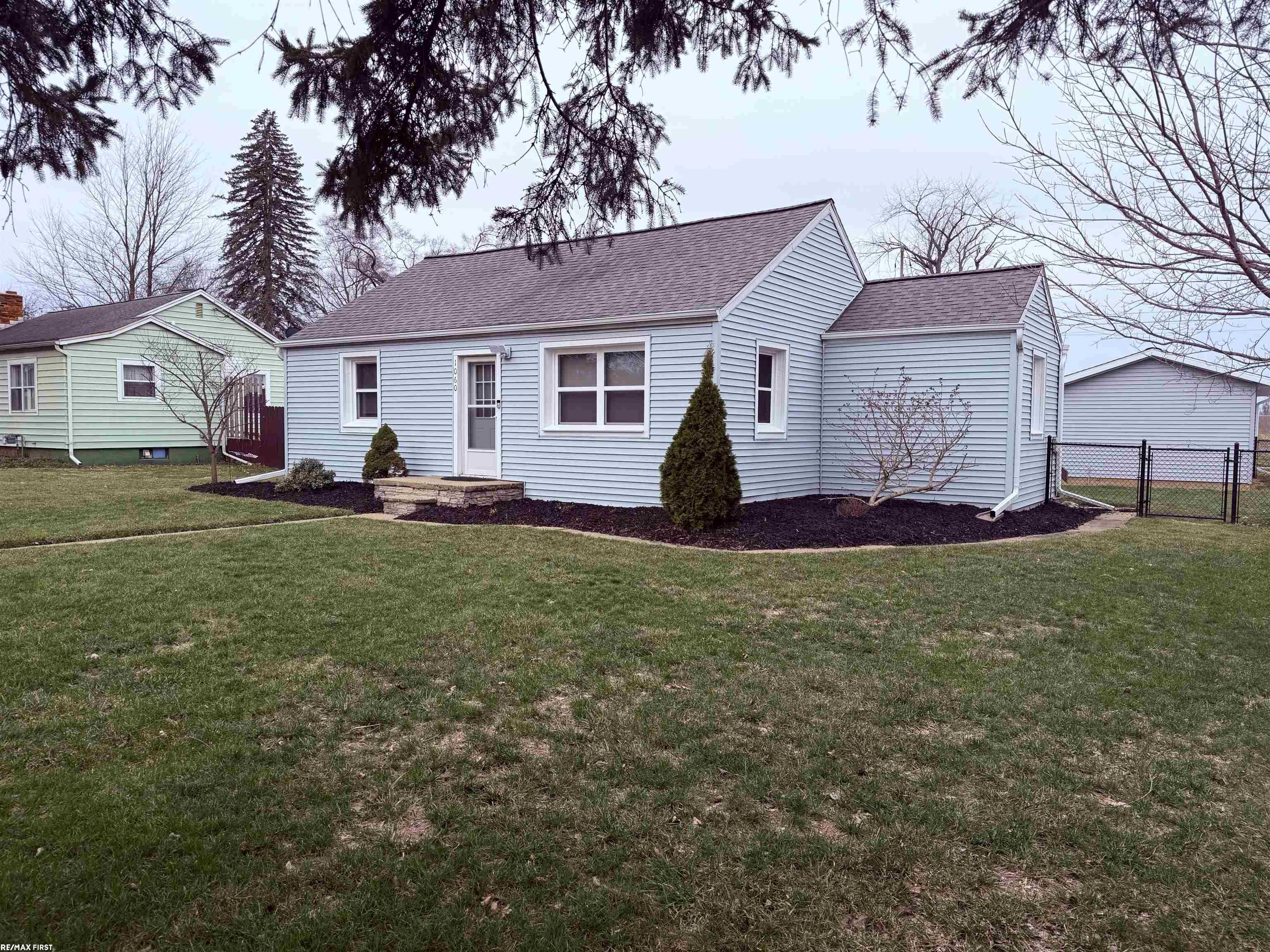 1060 S Kalamazoo Avenue, Marshall, MI, 49068