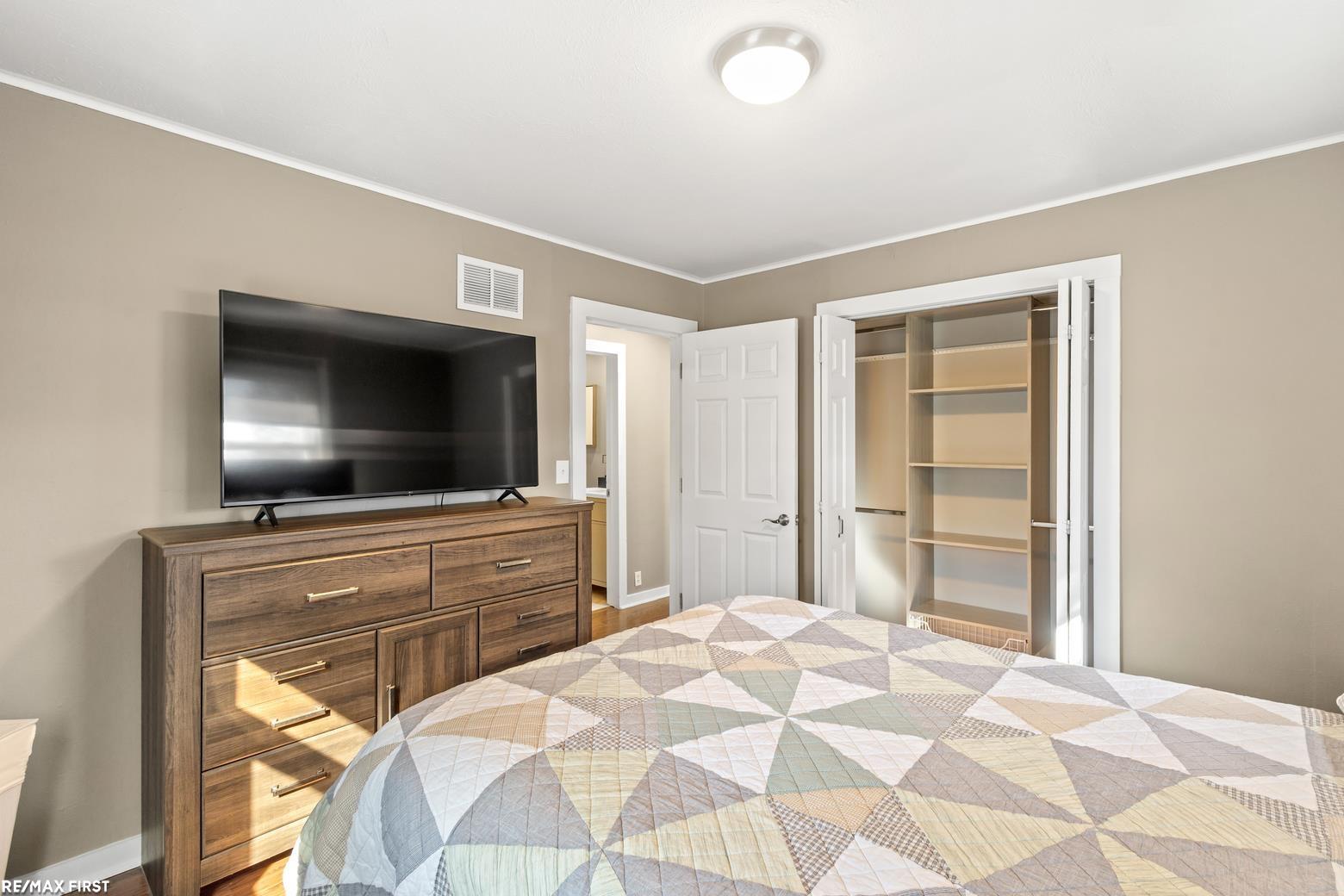 1060 S Kalamazoo Avenue, Marshall, MI, 49068