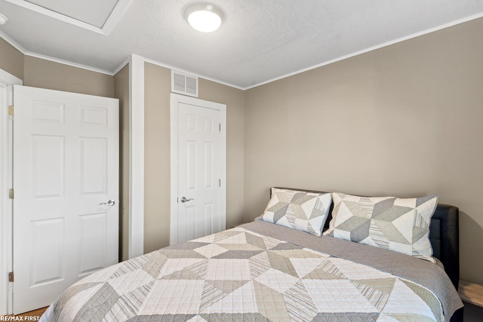 1060 S Kalamazoo Avenue, Marshall, MI, 49068