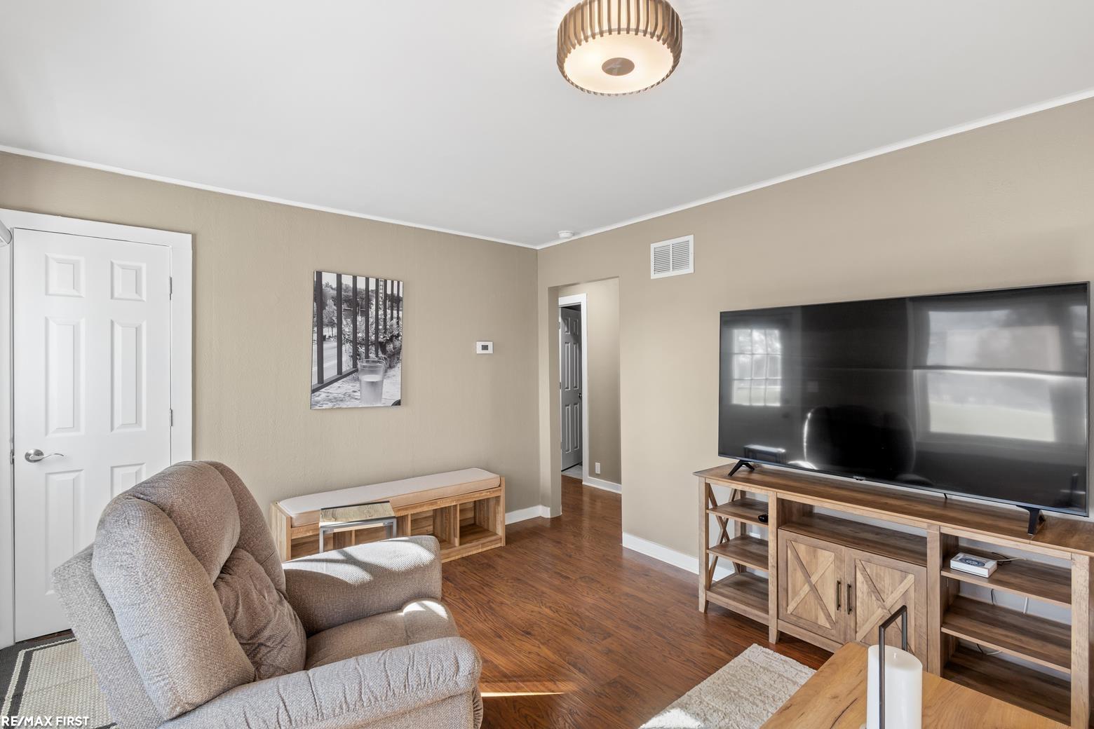 1060 S Kalamazoo Avenue, Marshall, MI, 49068