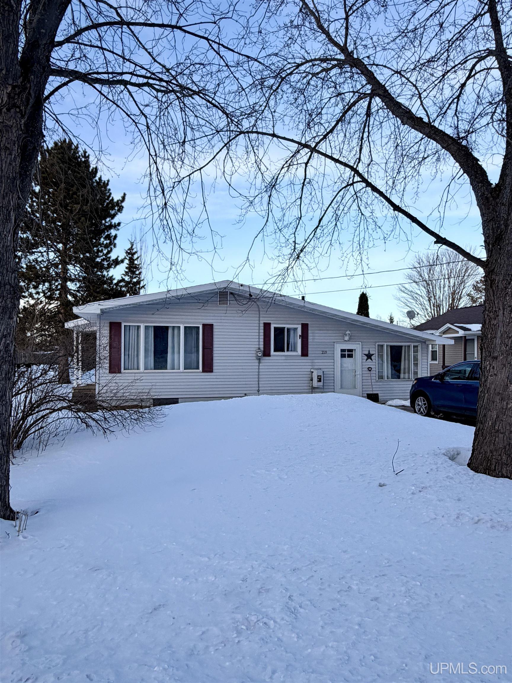 8492 Douglas Avenue, Kalamazoo, MI, 49009