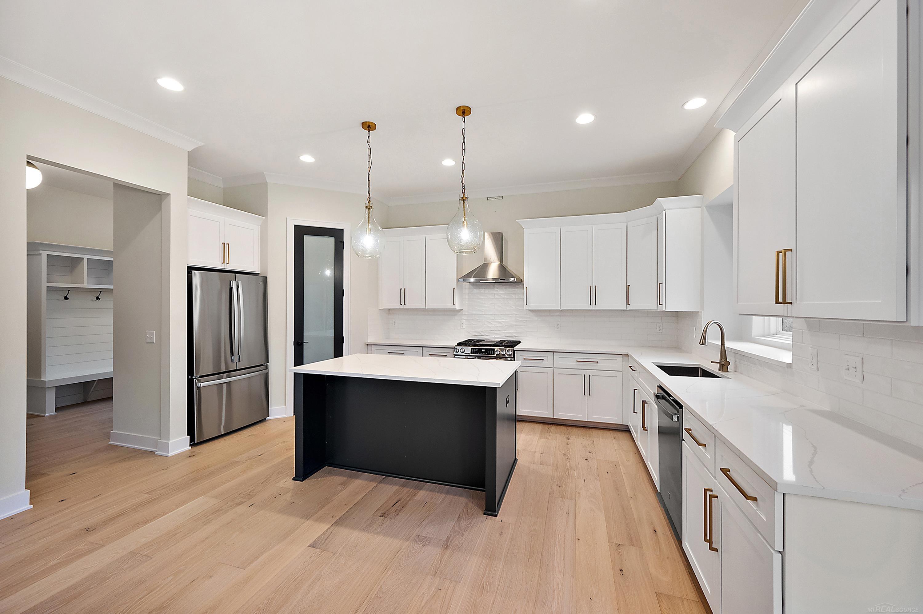 17000 Pienza Drive, Macomb, MI, 48042