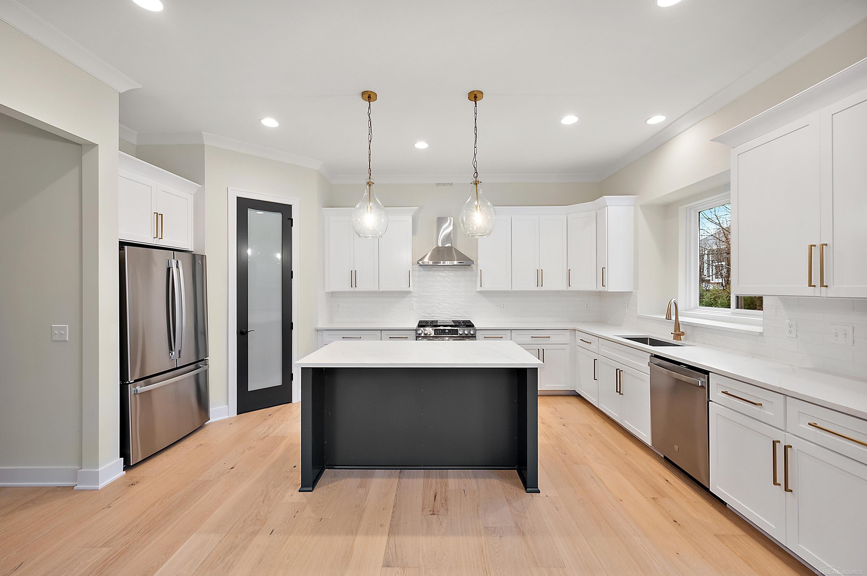 17000 Pienza Drive, Macomb, MI, 48042