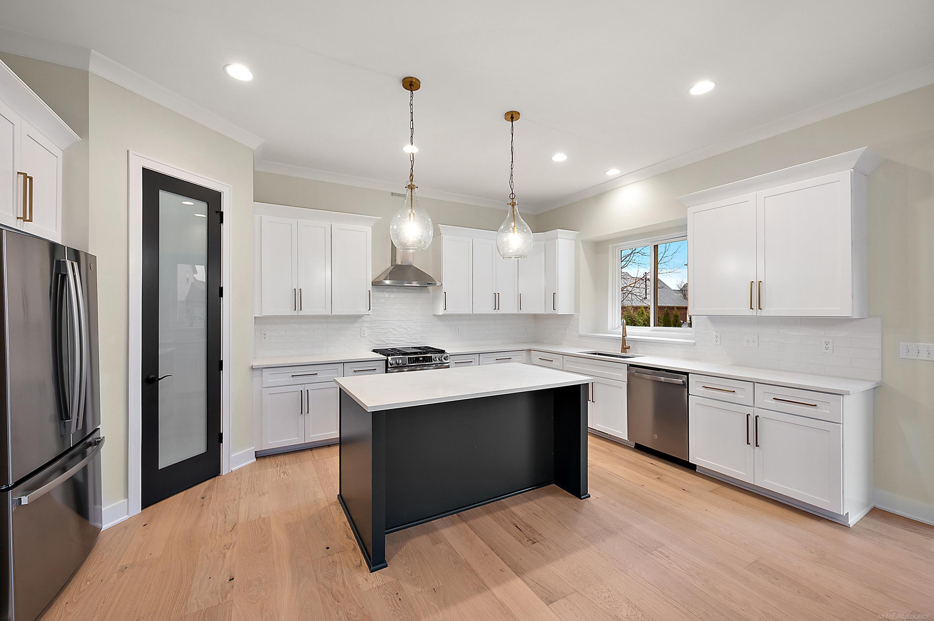 17000 Pienza Drive, Macomb, MI, 48042