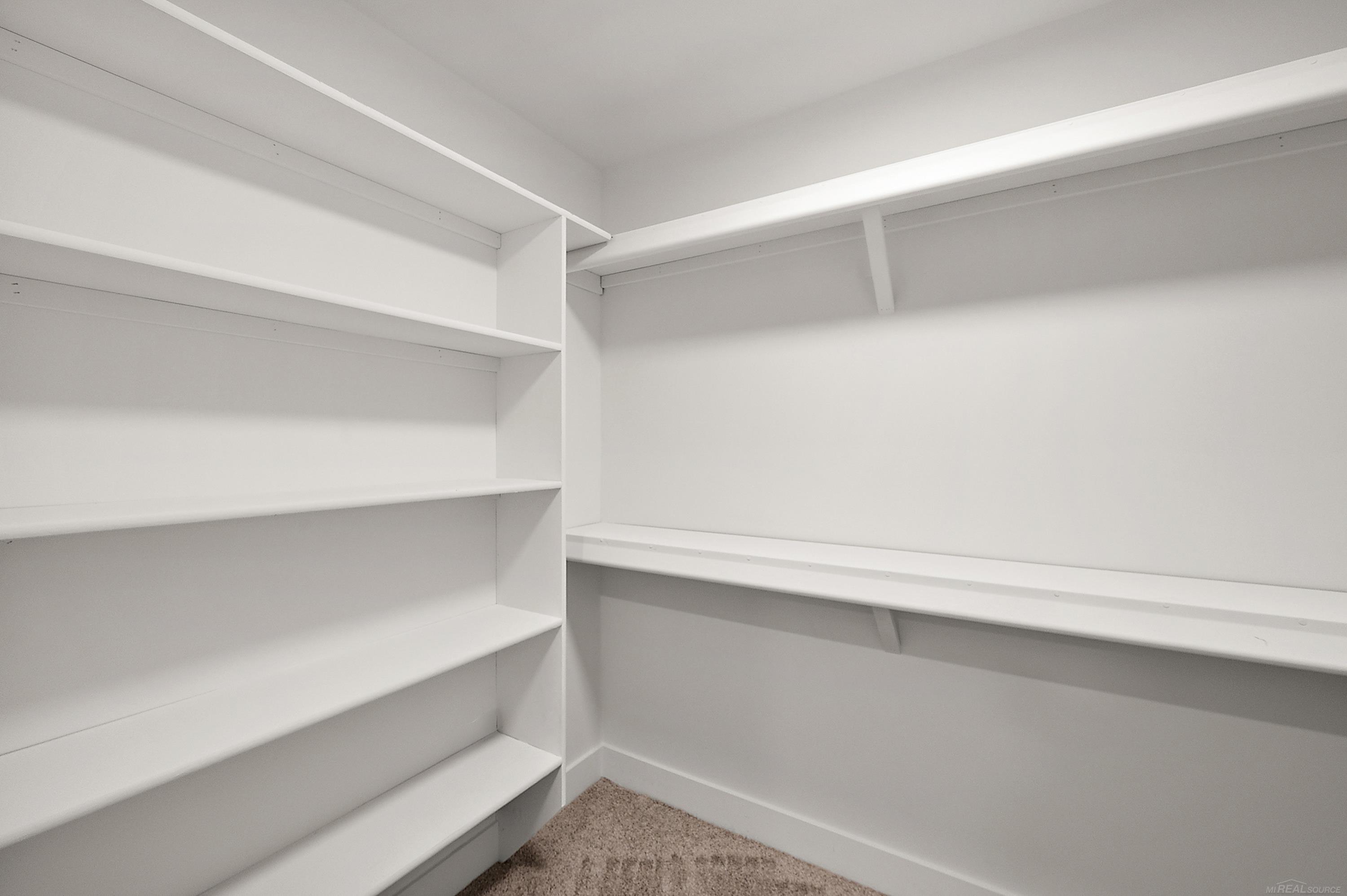 17000 Pienza Drive, Macomb, MI, 48042