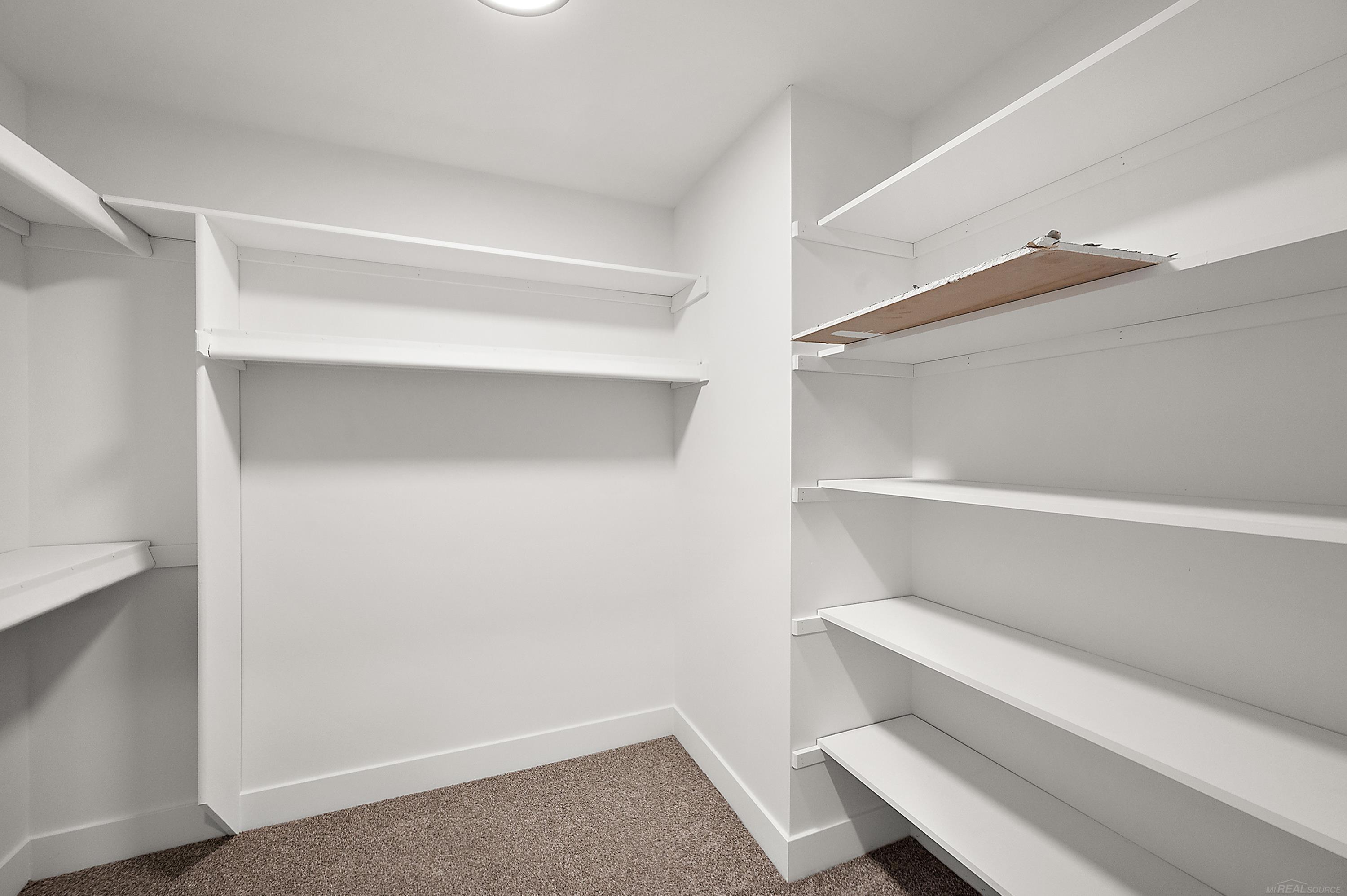 17000 Pienza Drive, Macomb, MI, 48042