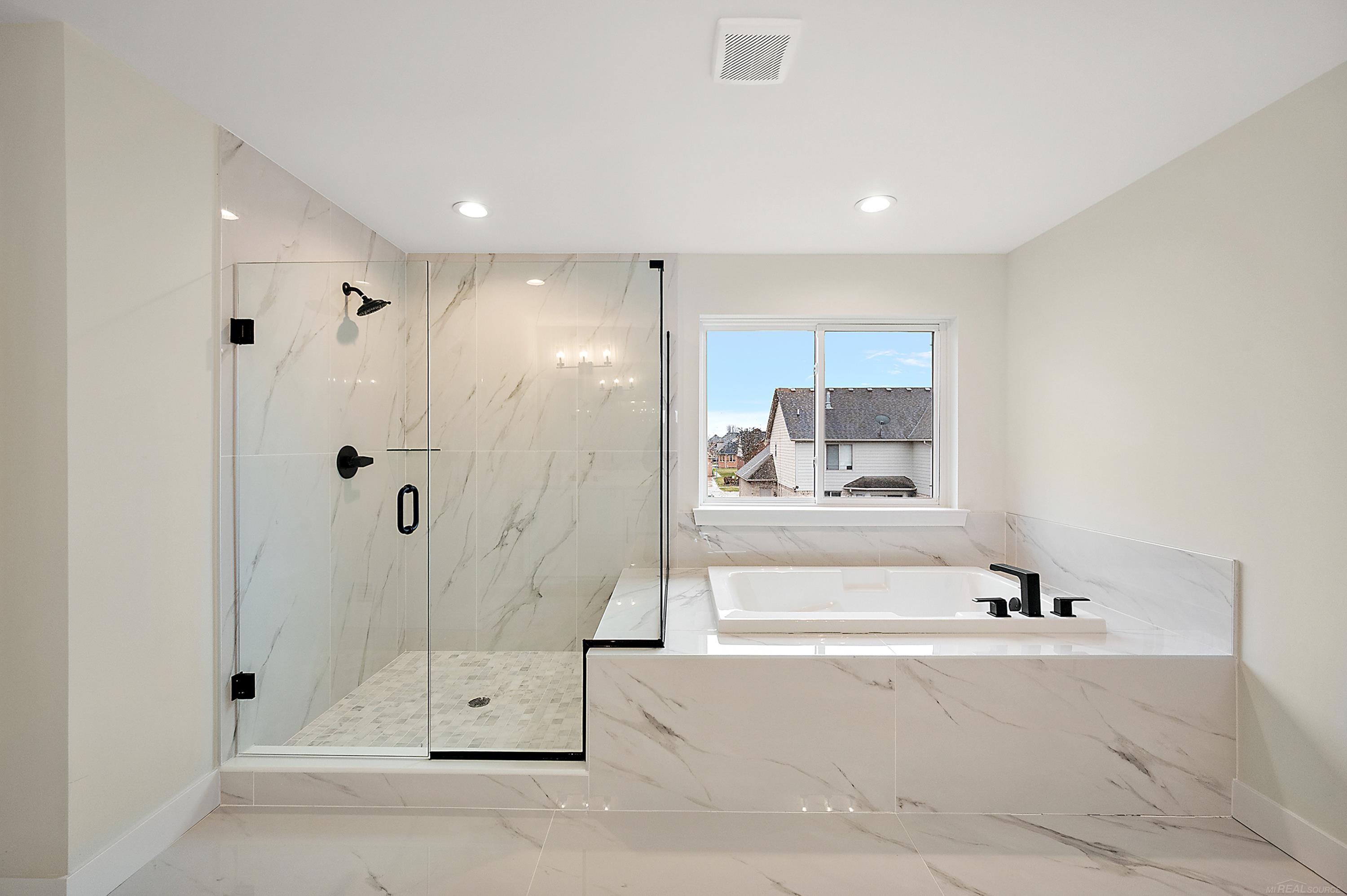 17000 Pienza Drive, Macomb, MI, 48042