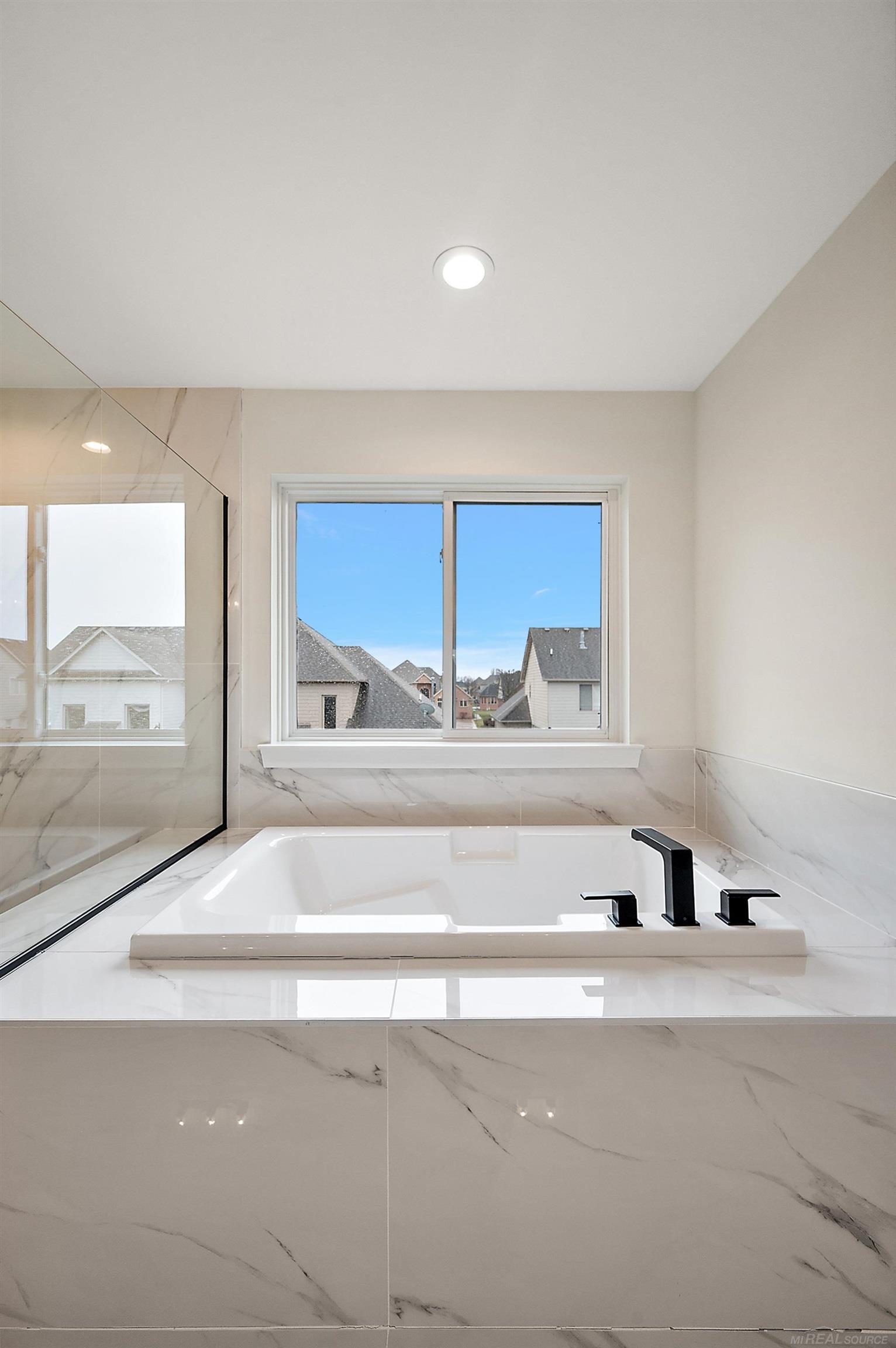 17000 Pienza Drive, Macomb, MI, 48042