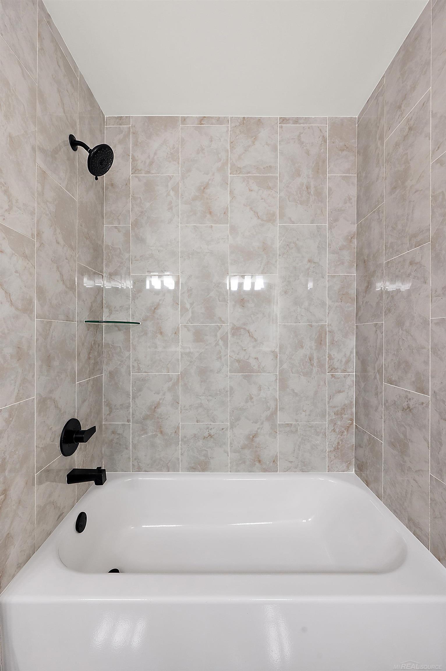 17000 Pienza Drive, Macomb, MI, 48042