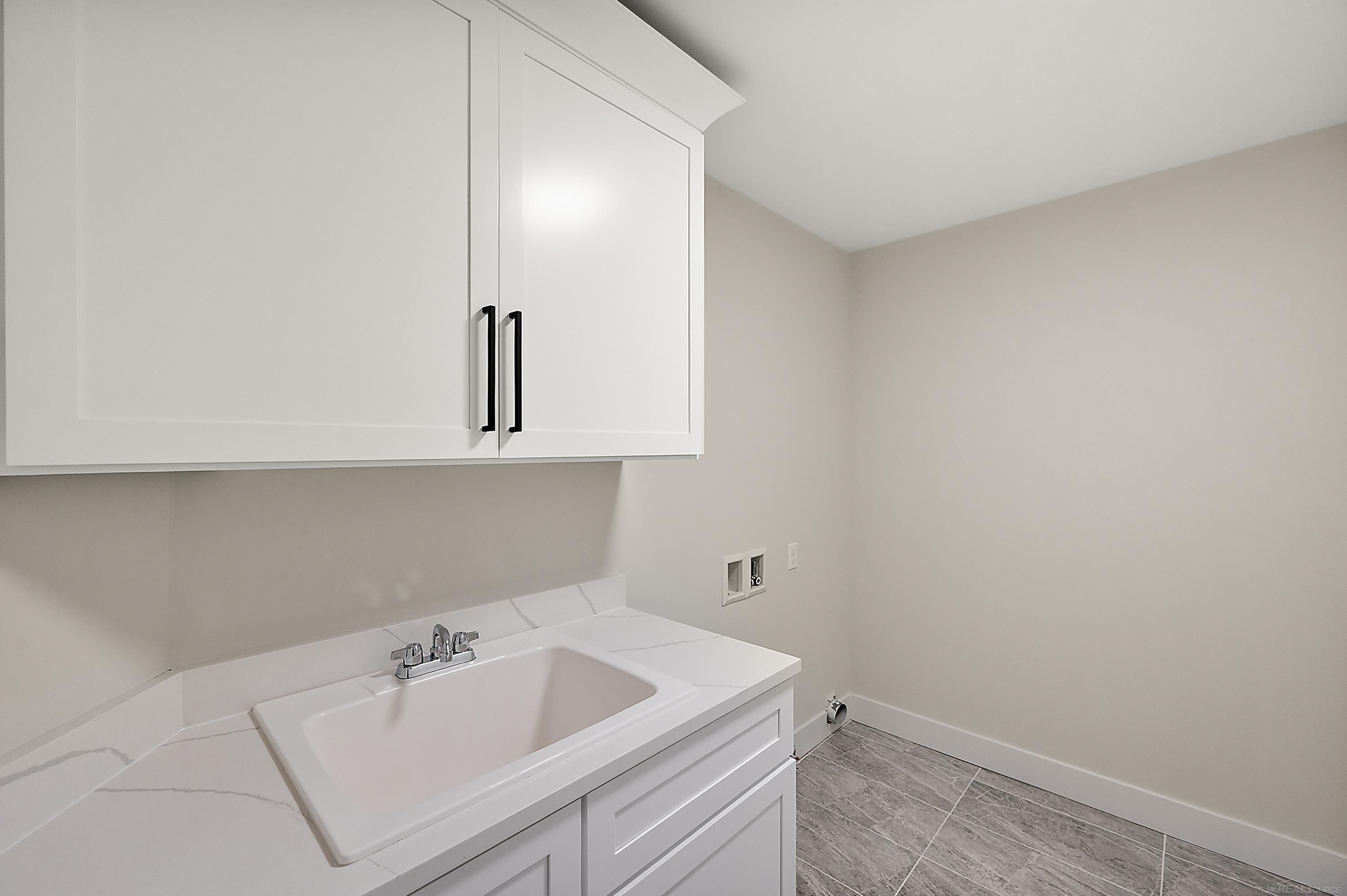 17000 Pienza Drive, Macomb, MI, 48042