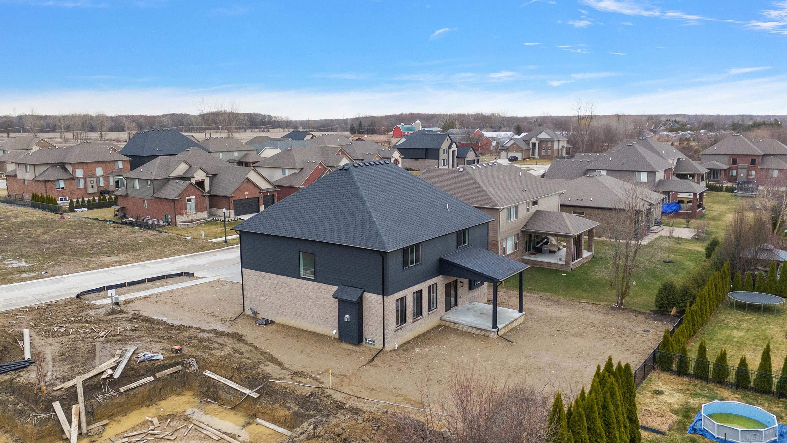 17000 Pienza Drive, Macomb, MI, 48042