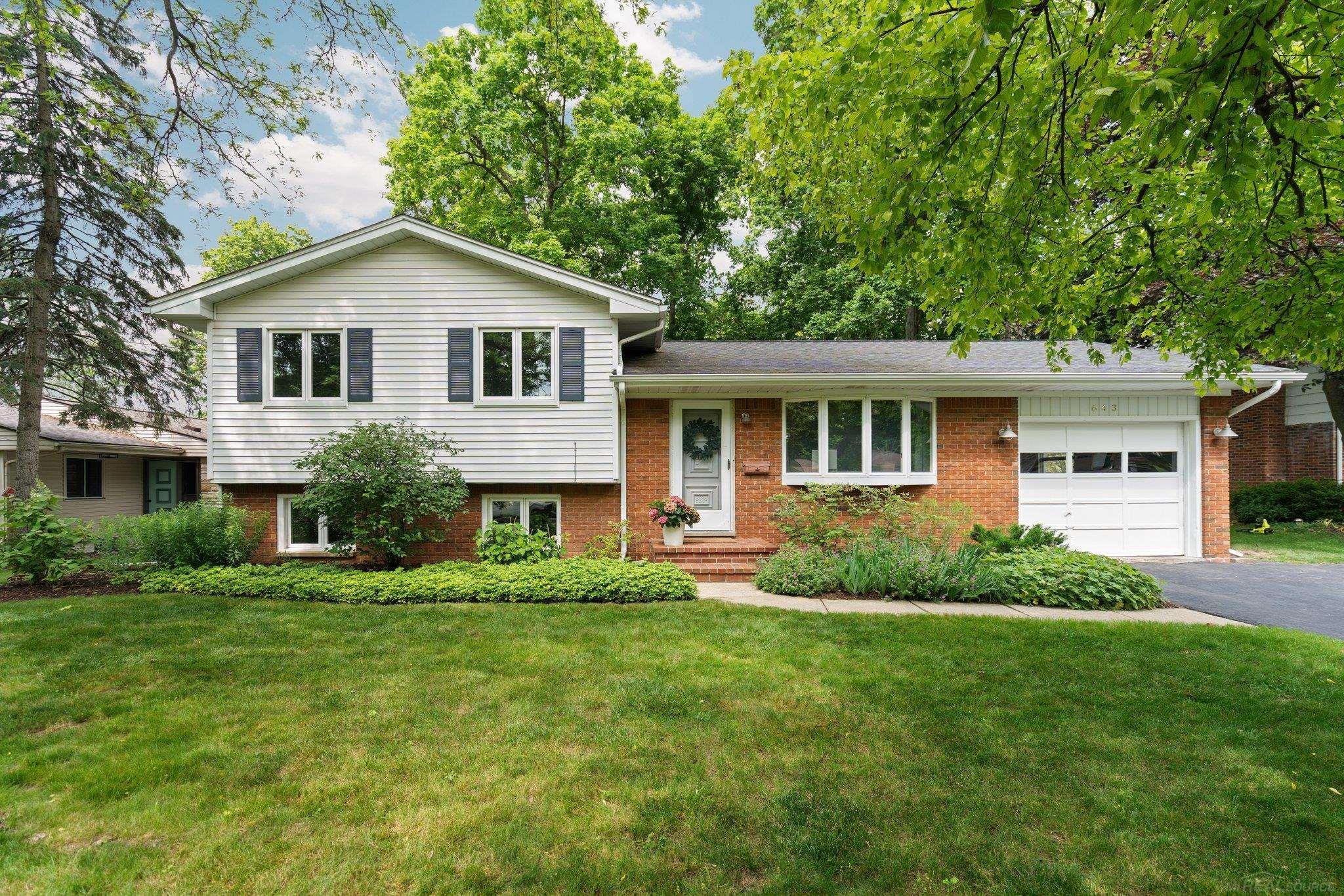 Homes for sale in Saline, MI | 643 Hickory Ln, Saline, MI 48176 | MLS# 50201754