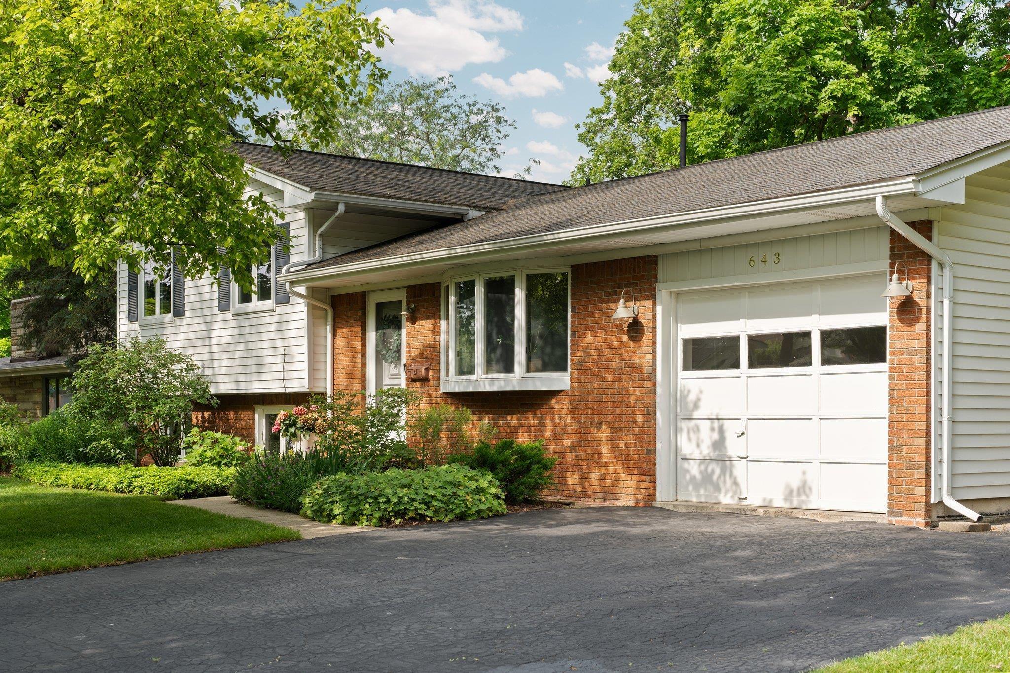 Homes for sale in Saline, MI | 643 Hickory Ln, Saline, MI 48176 | MLS# 50201754