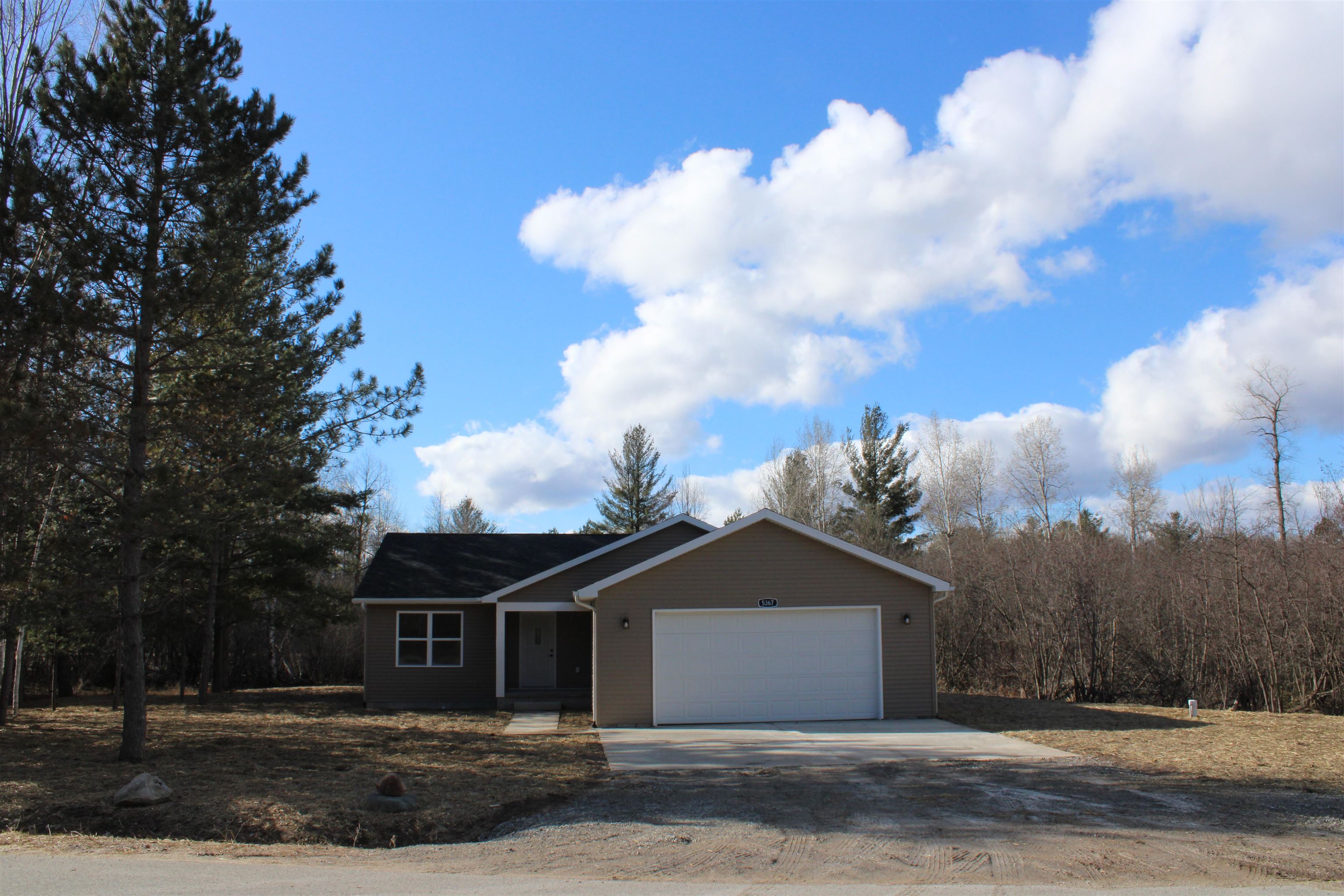 <p><i>Your Next Home Is Calling</i></p>