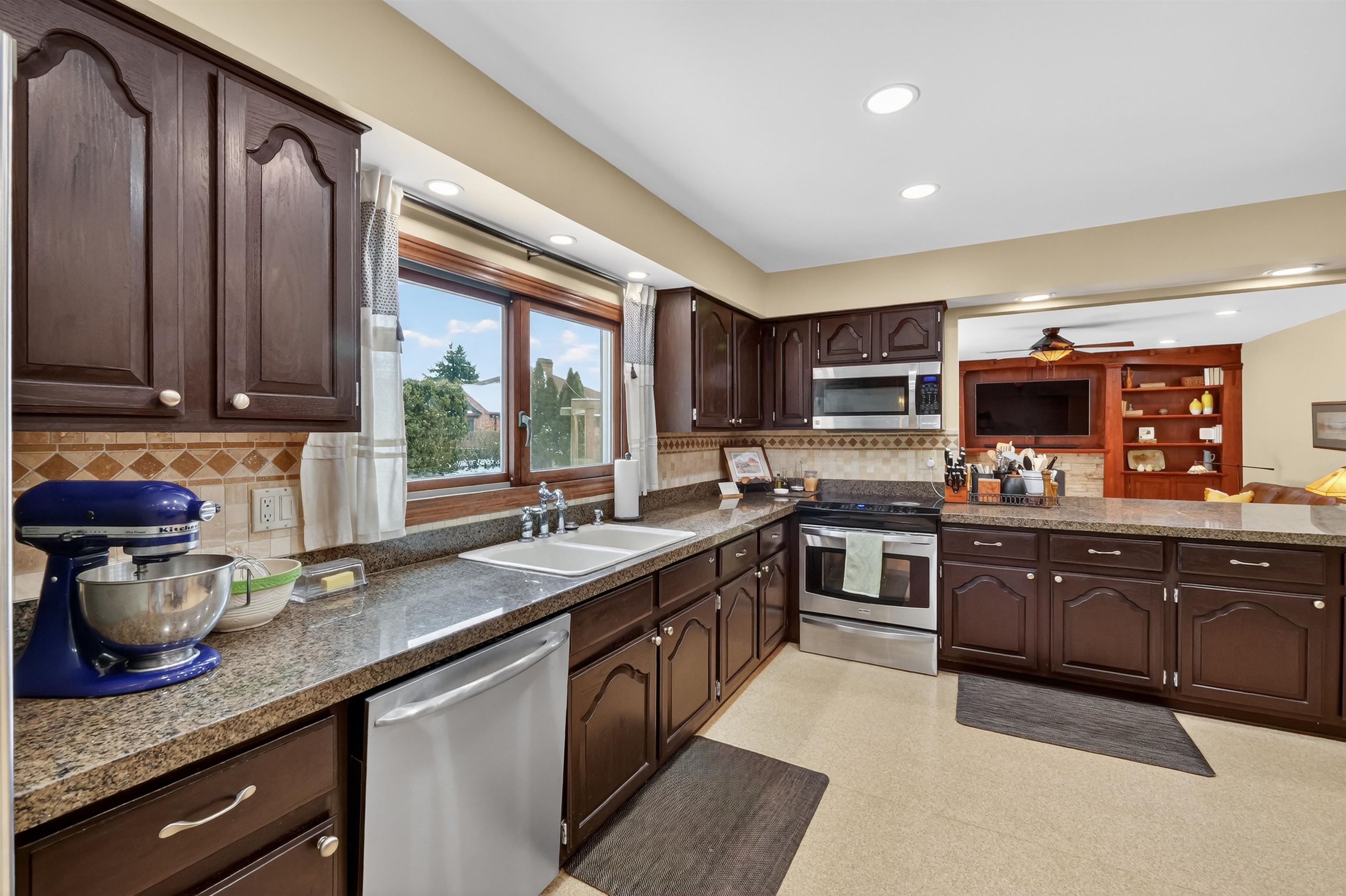 46922 Ben Franklin Drive, Shelby Twp, MI, 48315