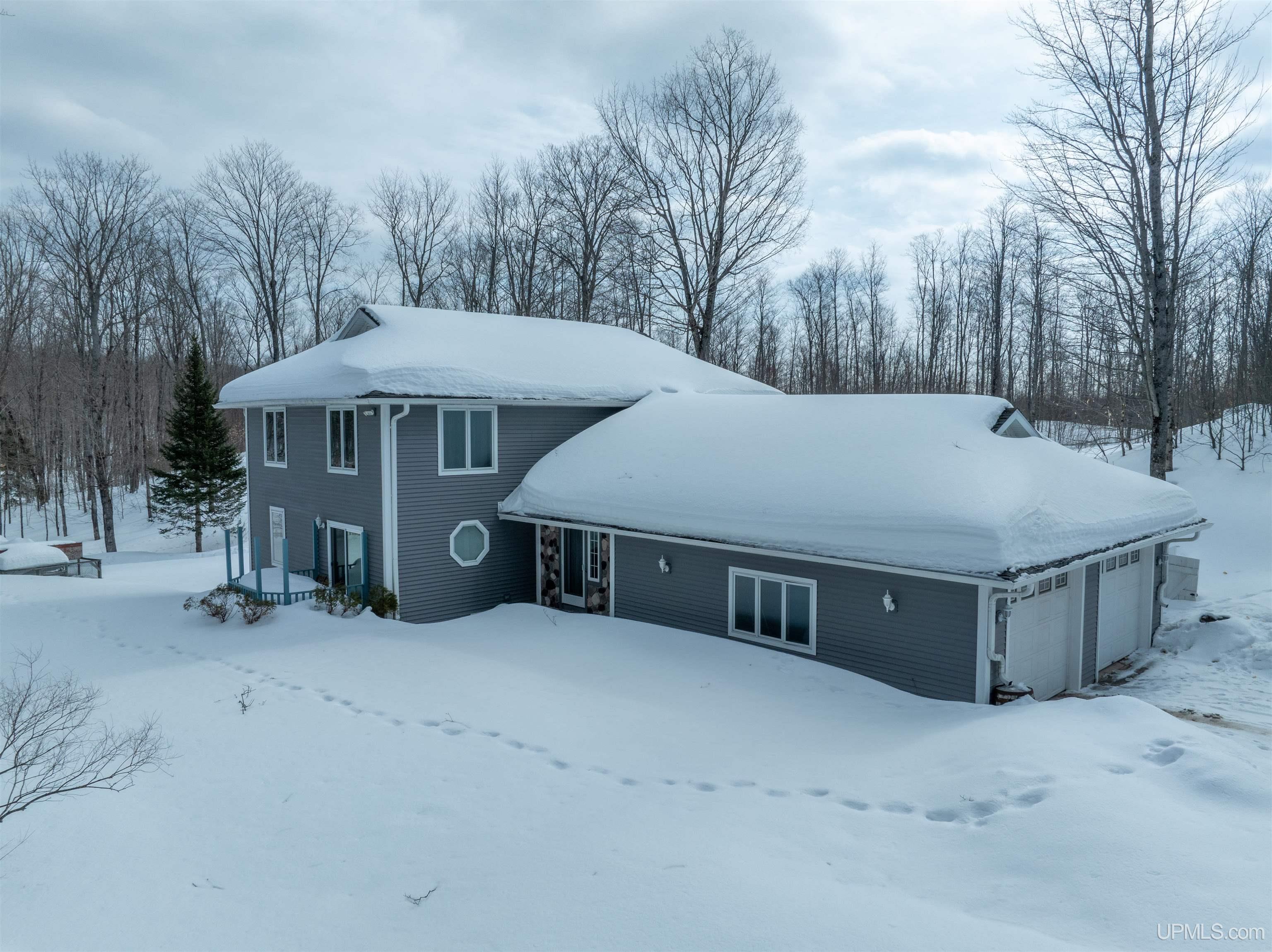 Homes for sale in Munising, MI | E9915 Old Indiantown Rd, Munising, MI 49862 | MLS# 50201851